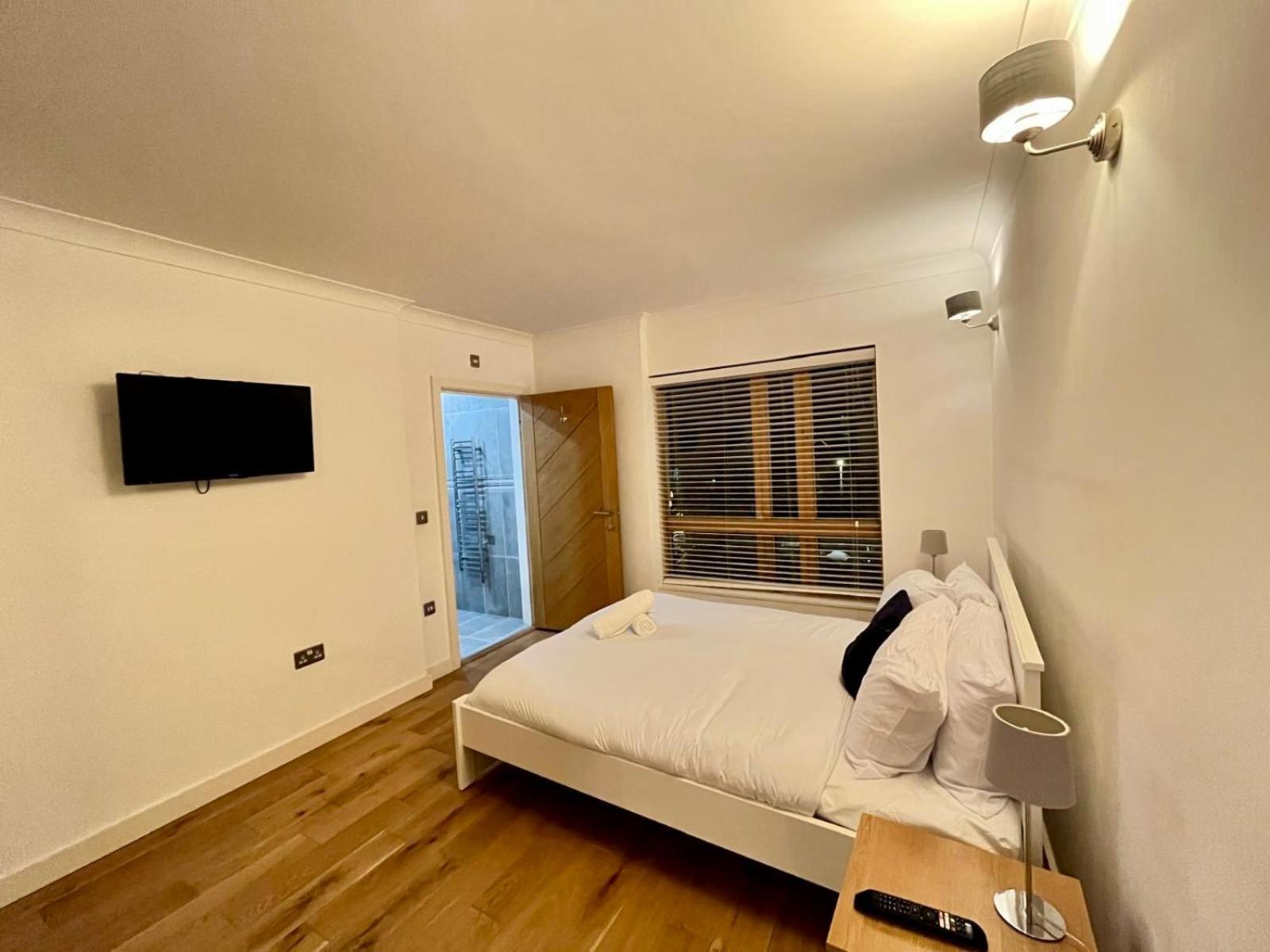 Luxury Riverside Retreat With Bath Jacuzzi Lejlighed London