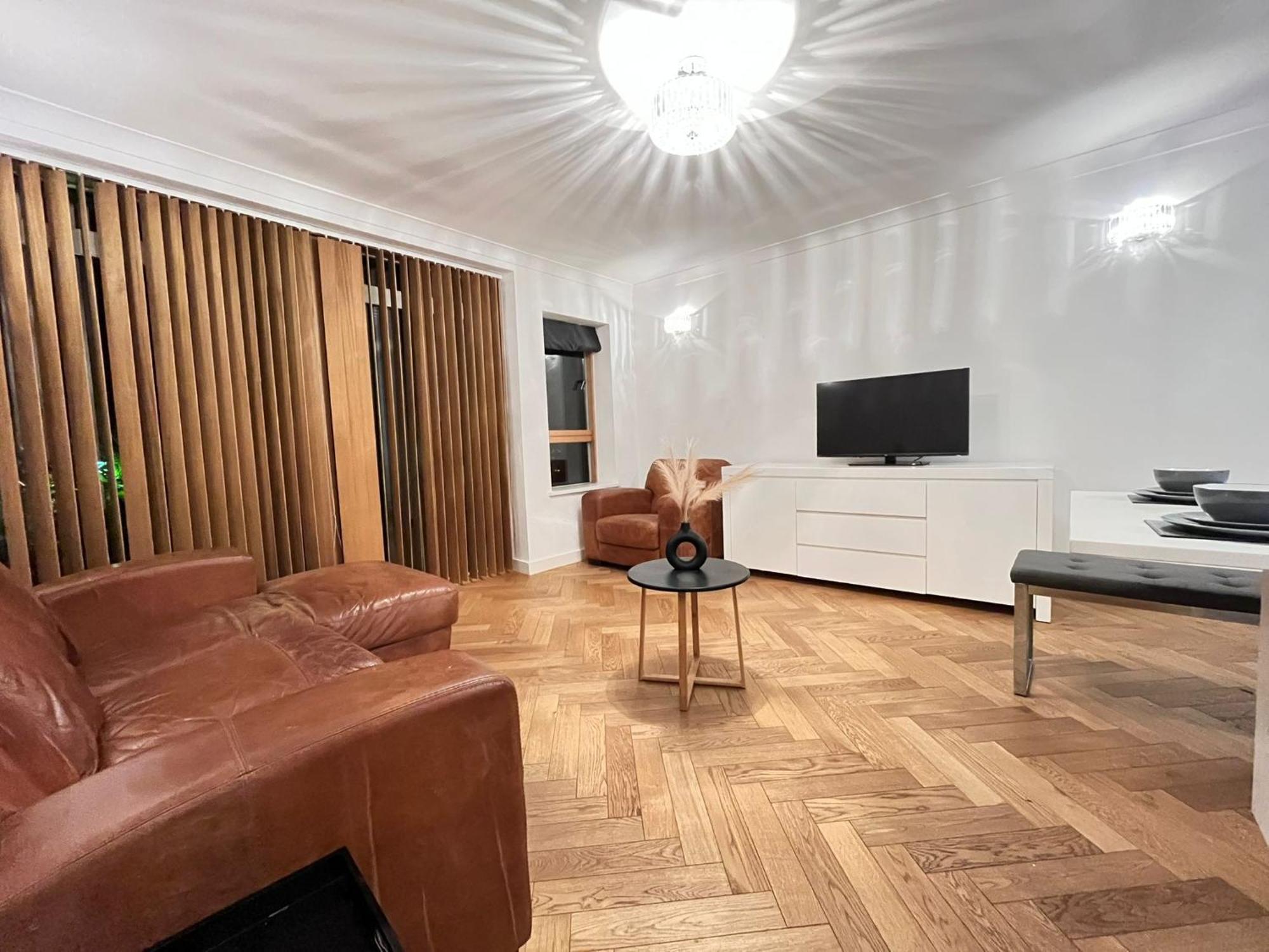 Lejlighed Luxury Riverside Retreat With Bath Jacuzzi London