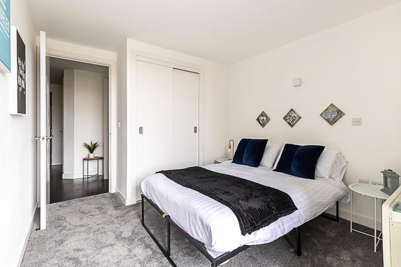 Airy 2-bedroom Flat With Balcony Lägenhet *
