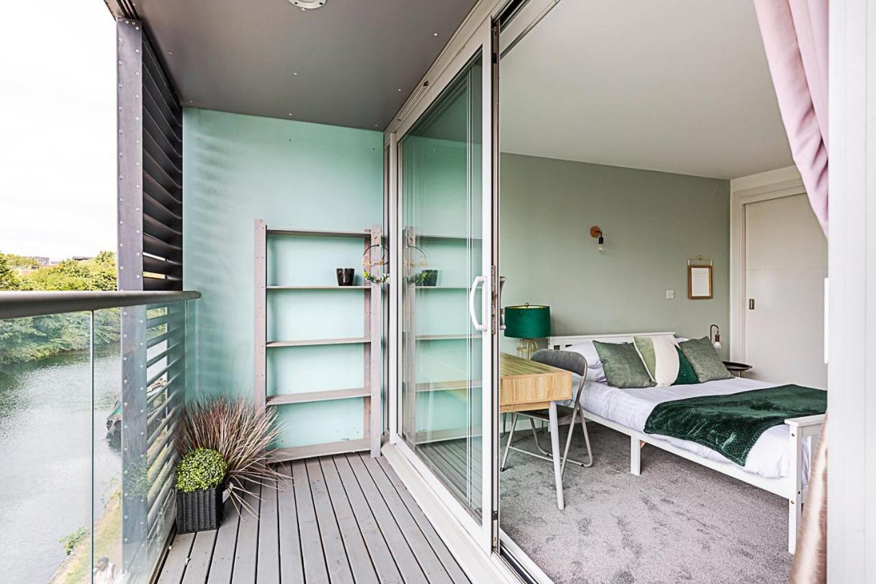 Airy 2-bedroom Flat With Balcony Lägenhet
