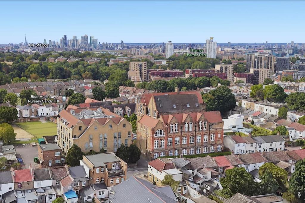 Bright And Spacious Victorian Conversion Leilighet London