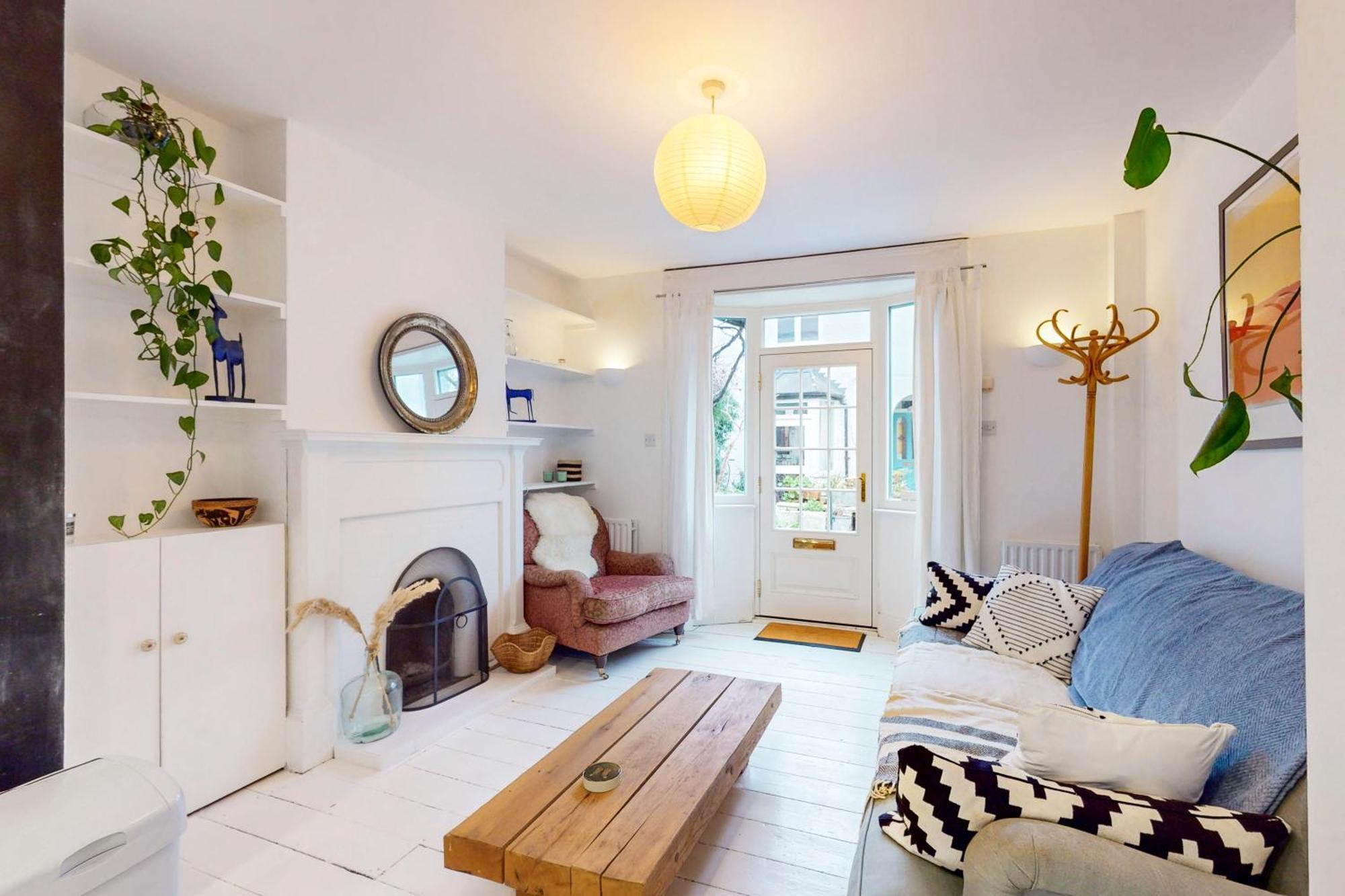 Tranquil 2bed With Communal Garden Near Train Station London