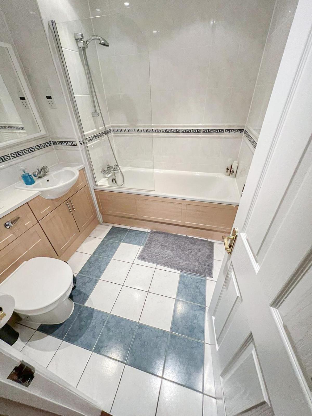 Lejlighed 3 Bedroom Flat With Free Secured Parking In Borough Near The Shard, Bermondsey London