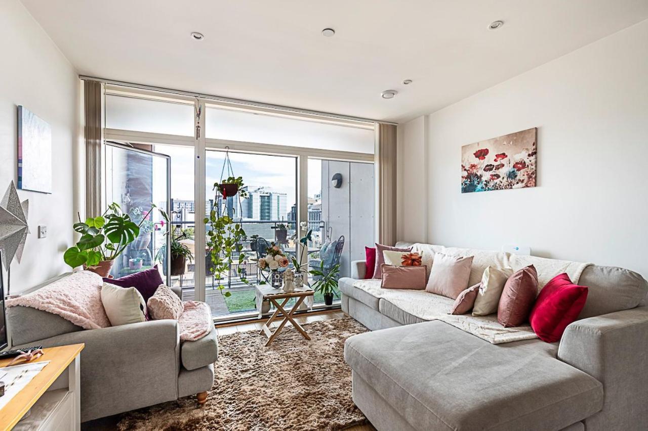 Apartment Canary Wharf Retreat With Scenic Balcony Views