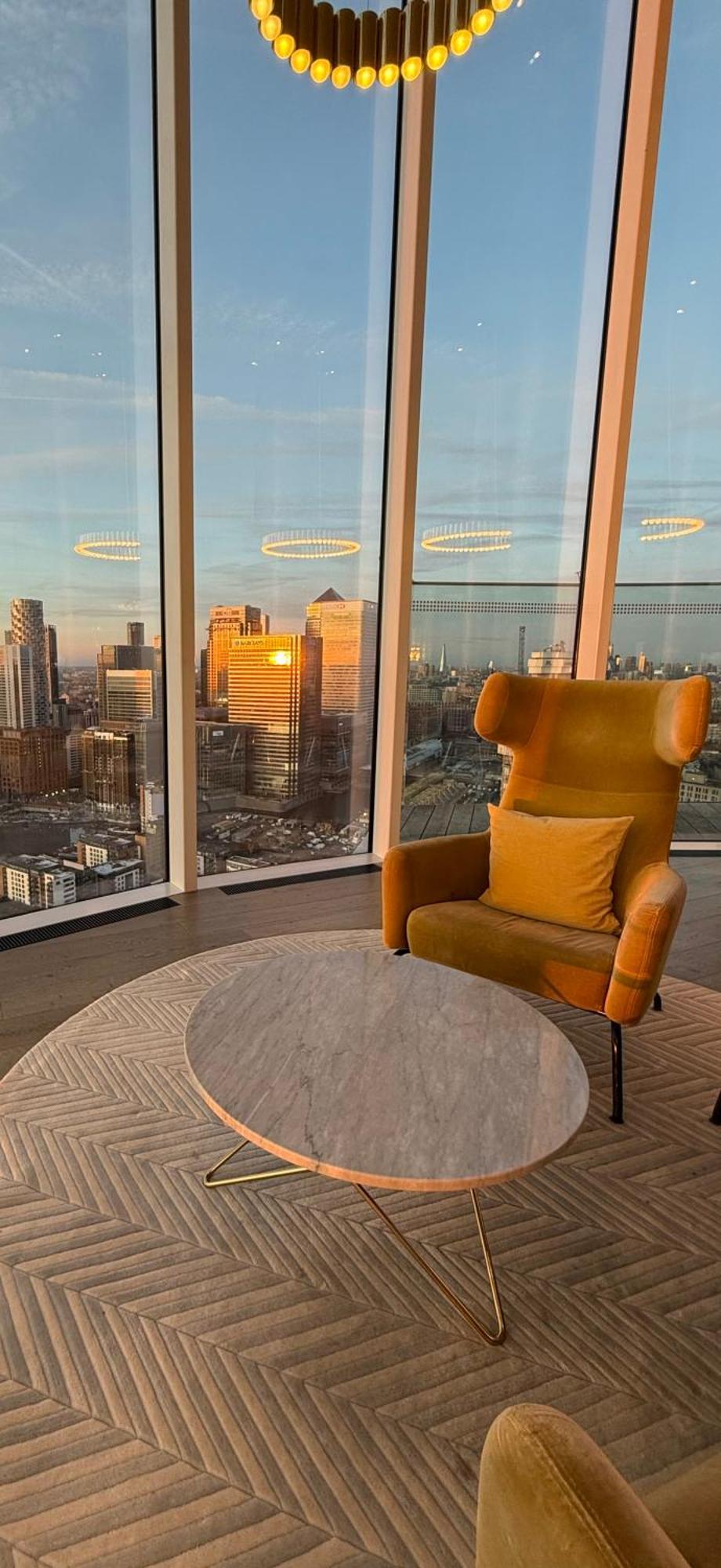 Luxury Modern 2 Bed Flat With Balcony And View - Canary Wharf Center London