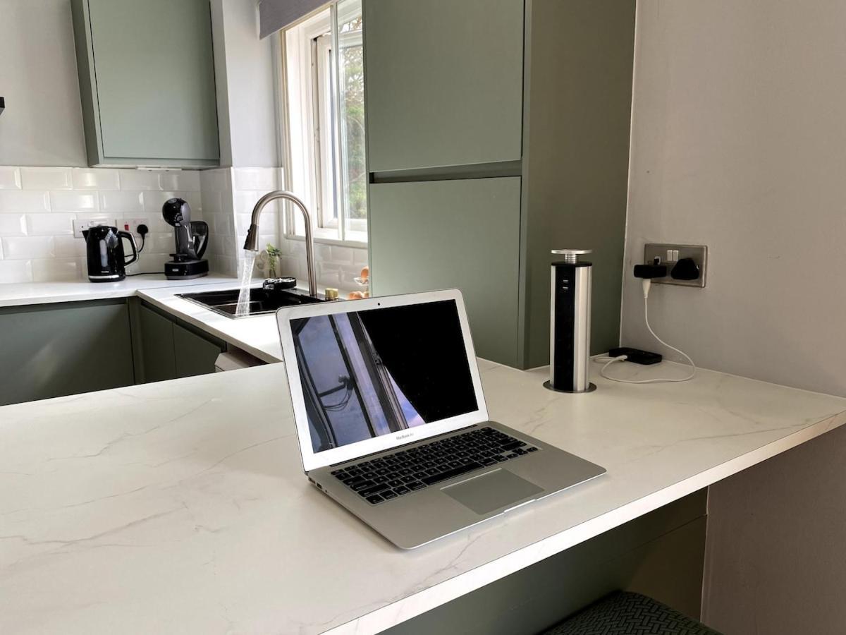 Lägenhet Living In Zone 2 With Free Parking London