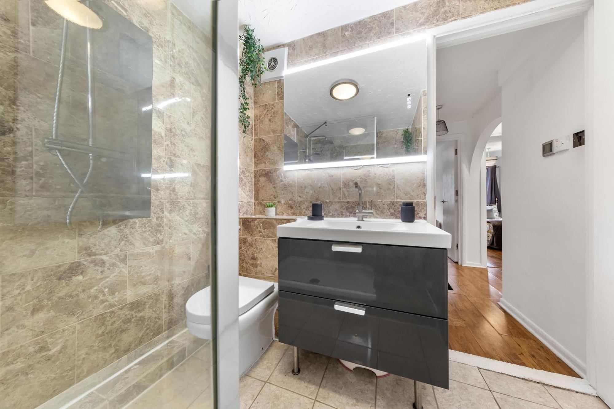 Appartamento Luxe 2bed, Free Parking And Permit, Great Transport Links *