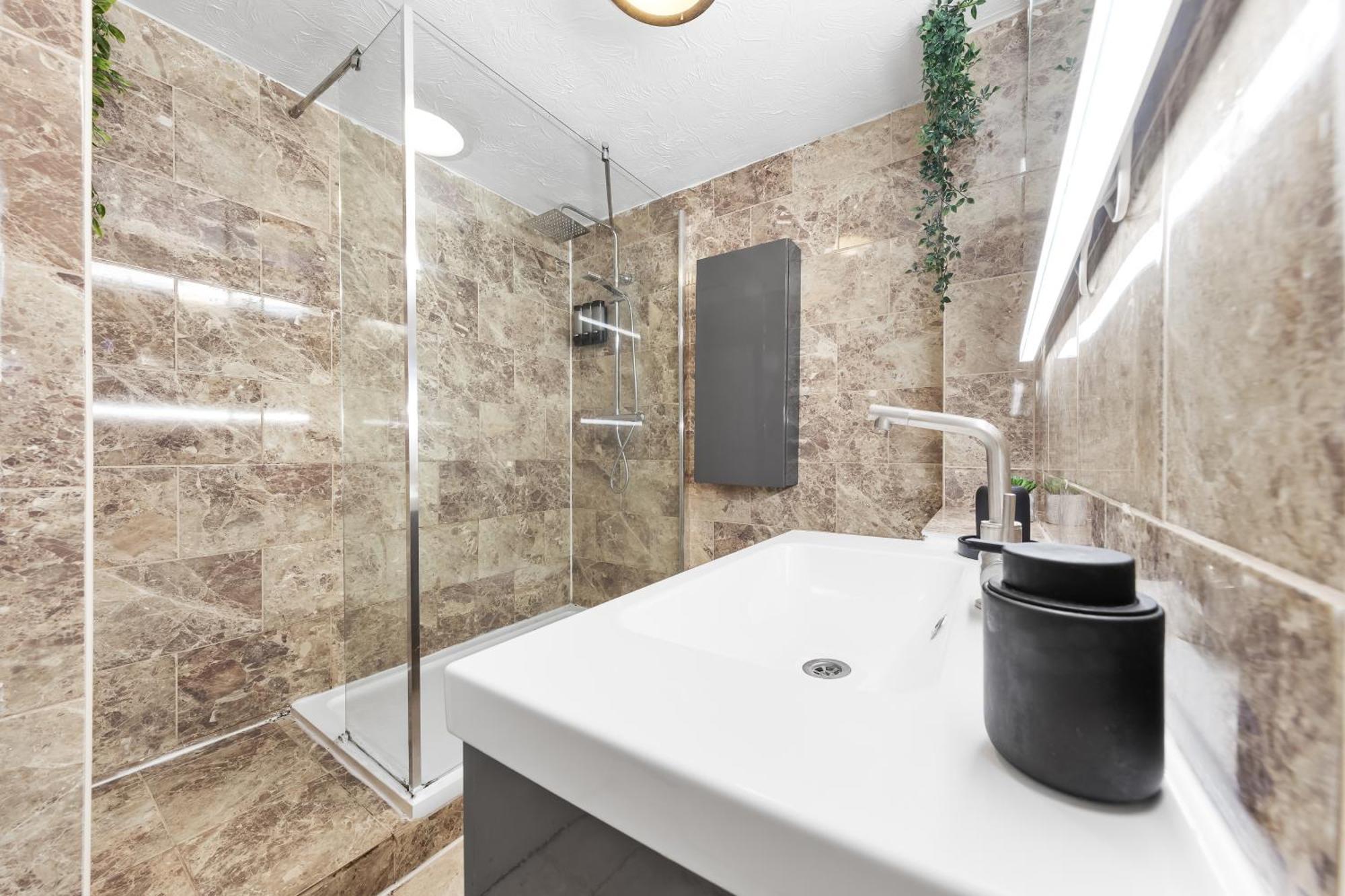 Luxe 2bed, Free Parking And Permit, Great Transport Links Londra