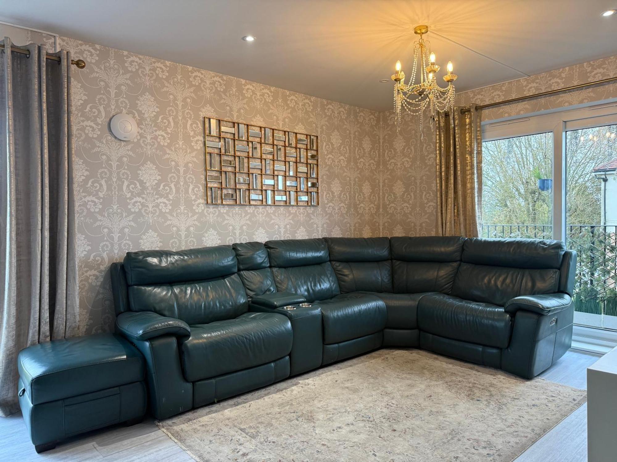 Luxury Spacious Flat Close To Apartment London