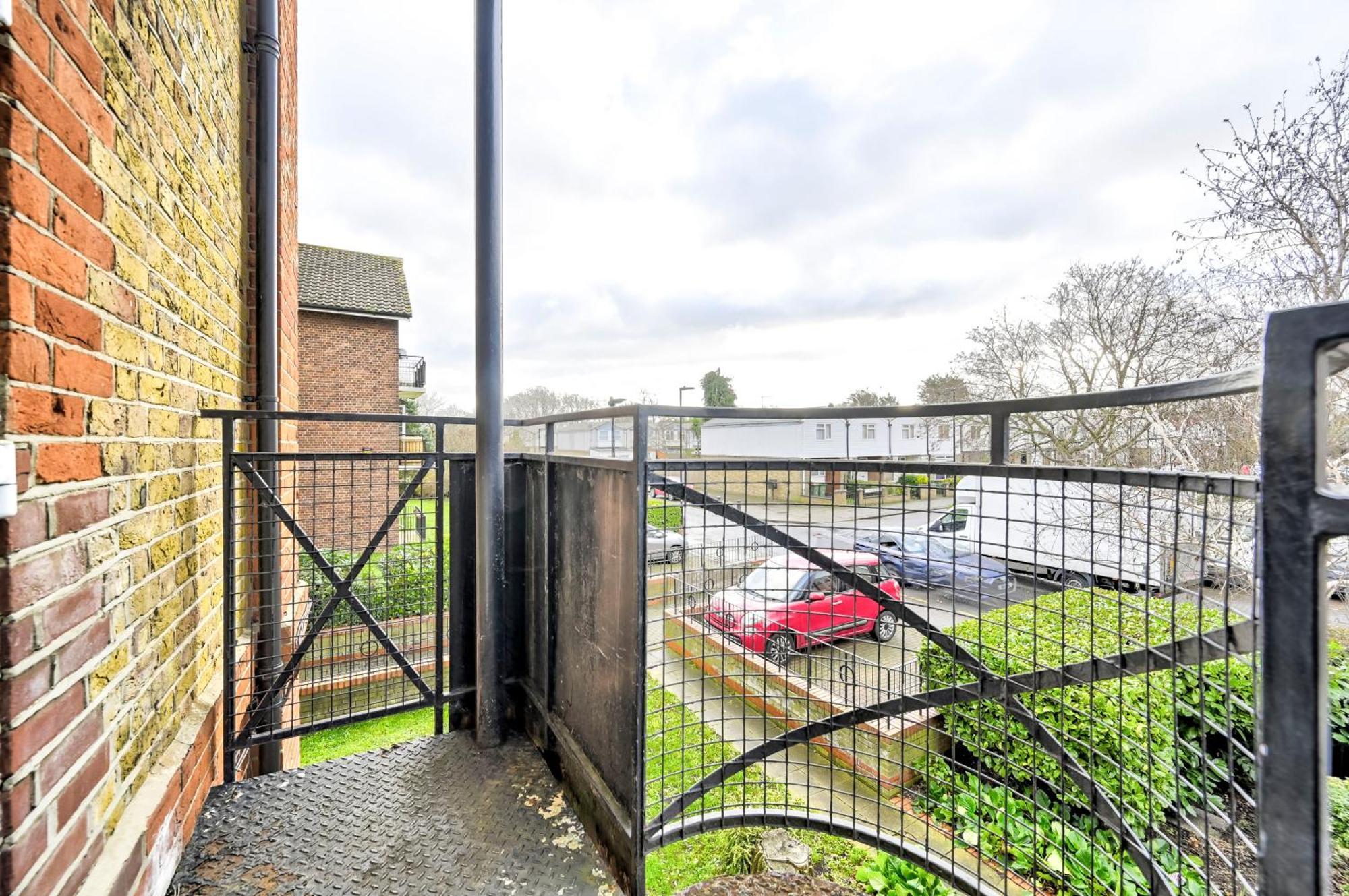 Cosy 1-Bed E15, Sleeps 4, 1 Min From Tube Station Near O2 Arena Appartement Londen