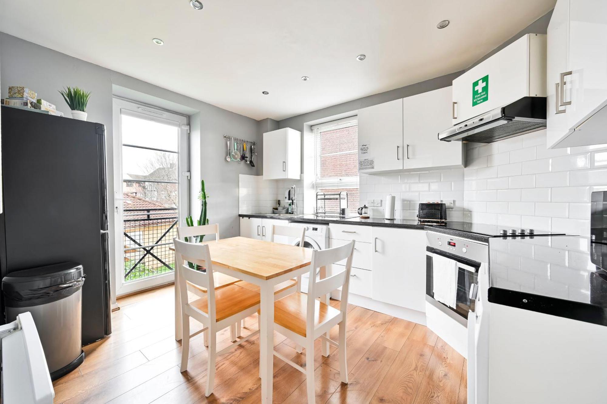 Appartement Cosy 1-Bed E15, Sleeps 4, 1 Min From Tube Station Near O2 Arena Londen