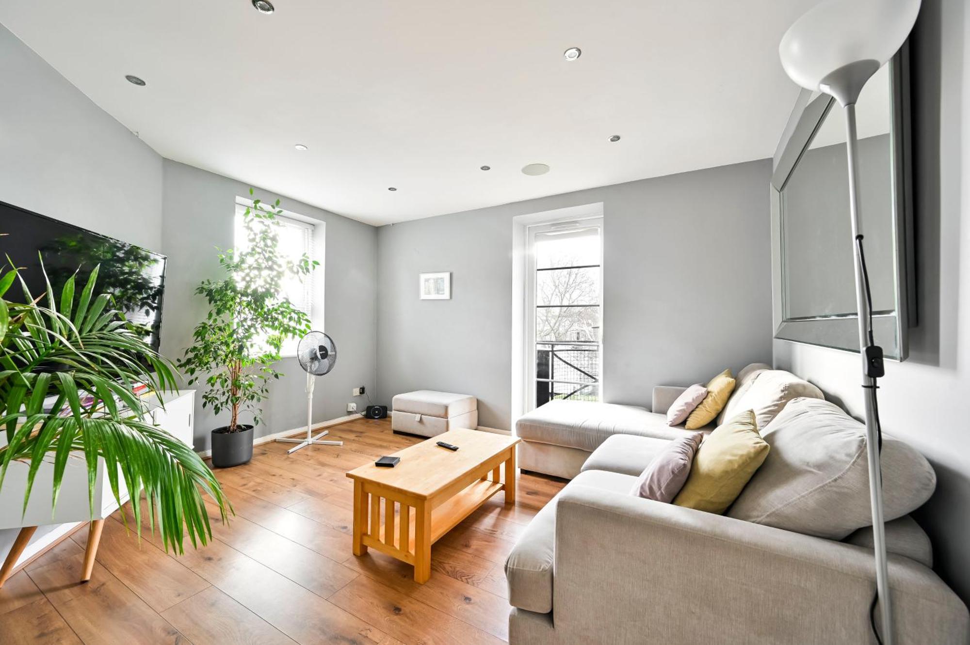 Cosy 1-Bed E15, Sleeps 4, 1 Min From Tube Station Near O2 Arena * Londen
