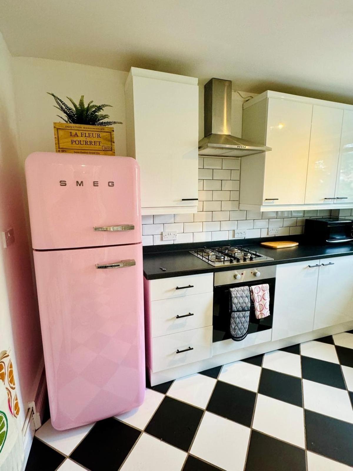Modern Flat At Selden House Lägenhet