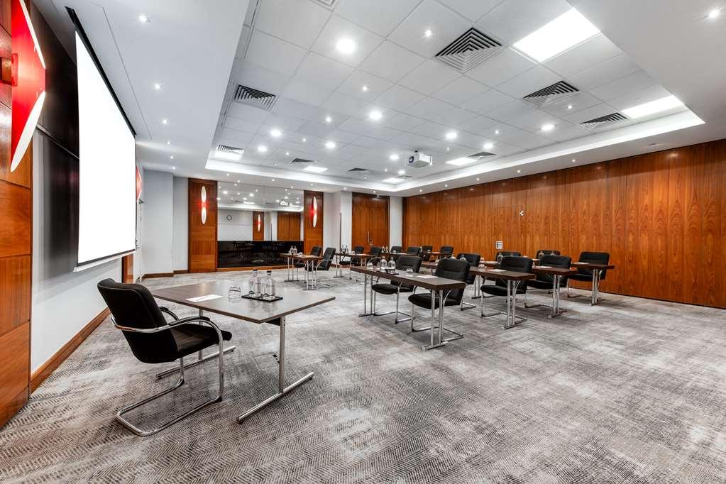 Radisson Red Heathrow Hotel