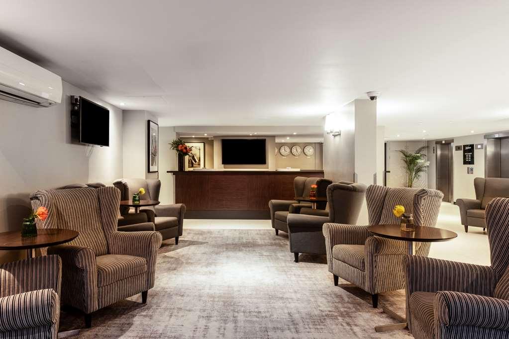 Radisson Red Heathrow Hotel *