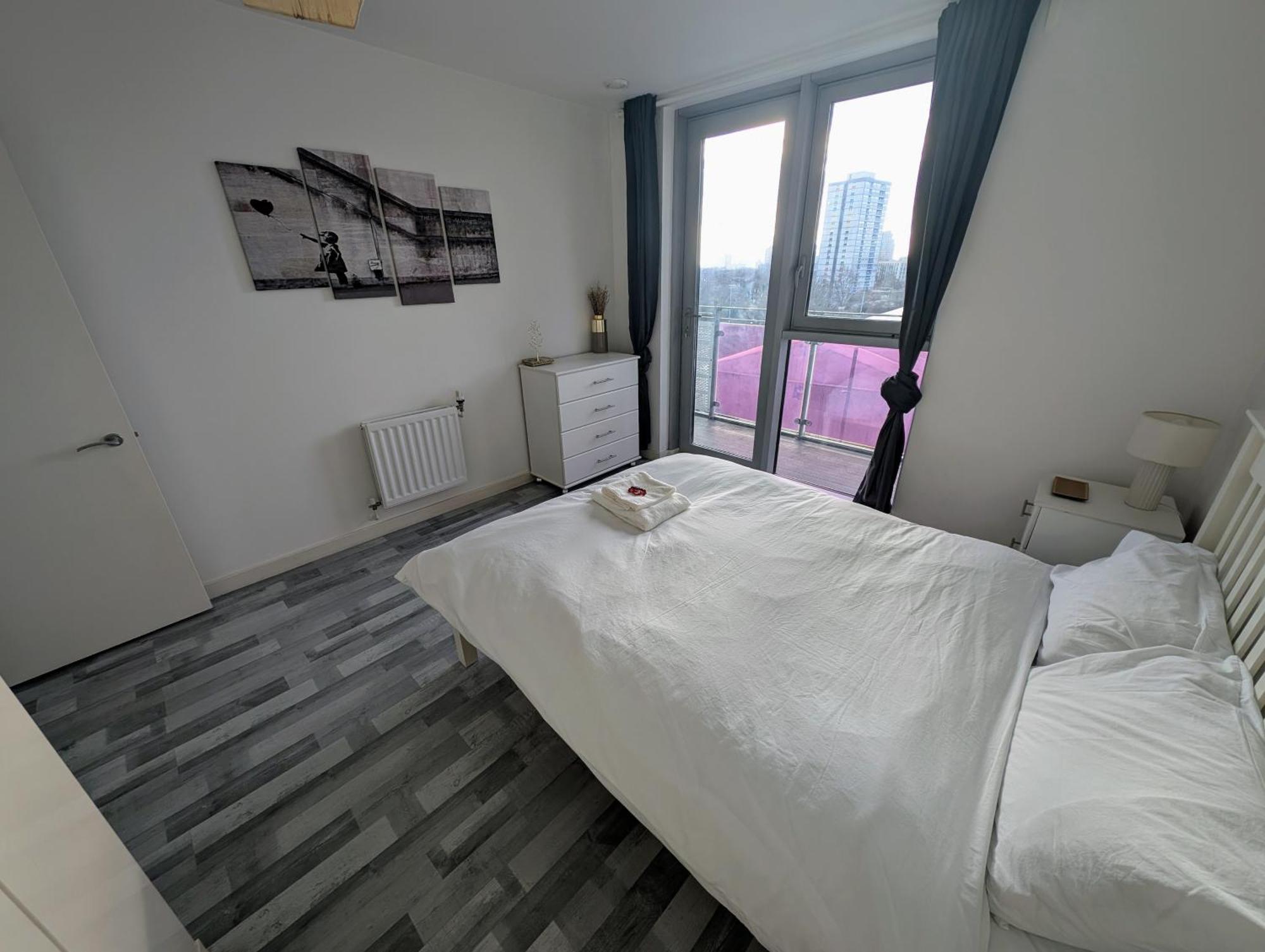 Giogio - Comfortable Stratford Flat With Stunning Views *
