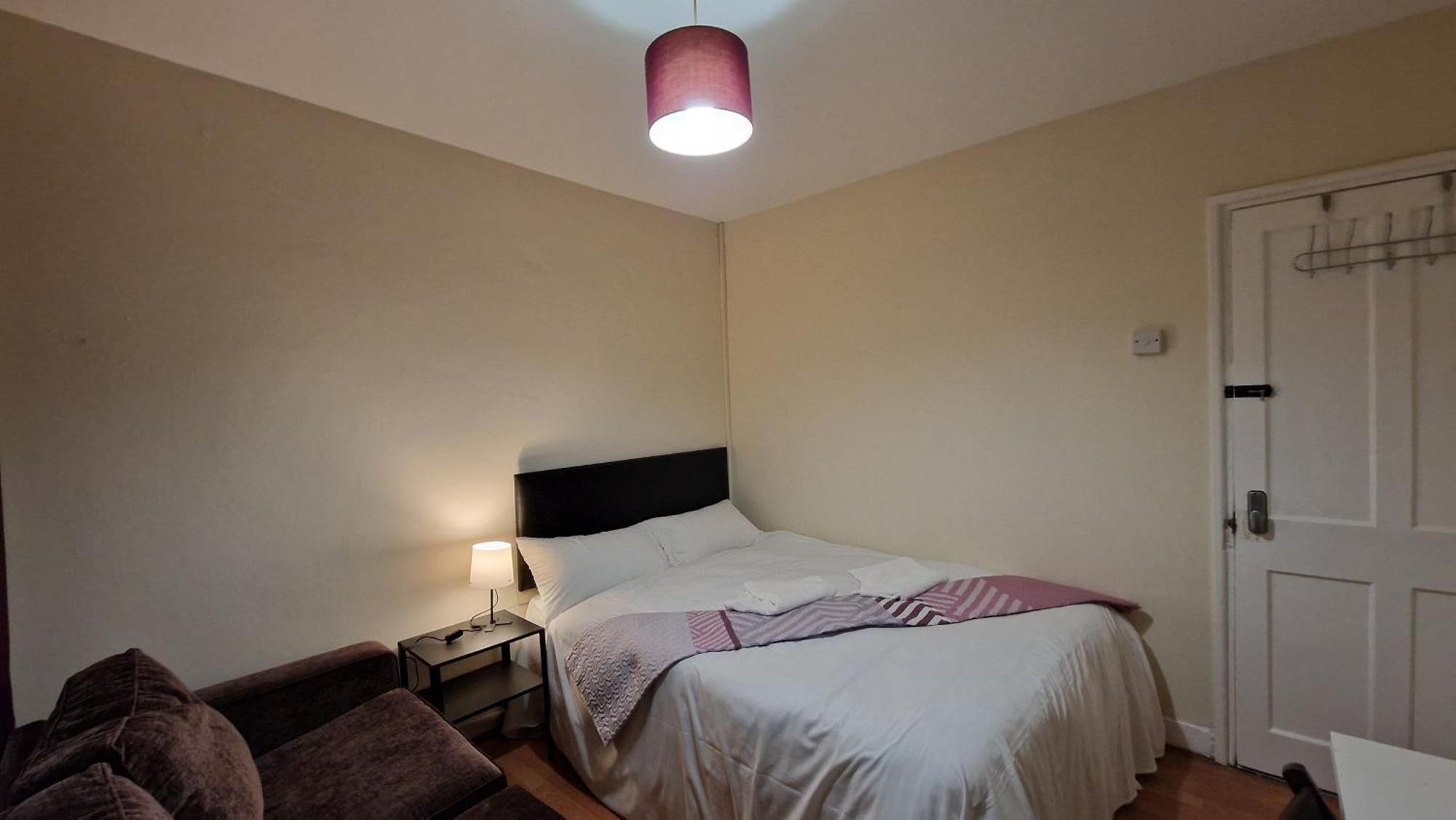 The Cosy Newcourt House, 6-sleeper - 15 Minutes From Zone 1 Lägenhet *