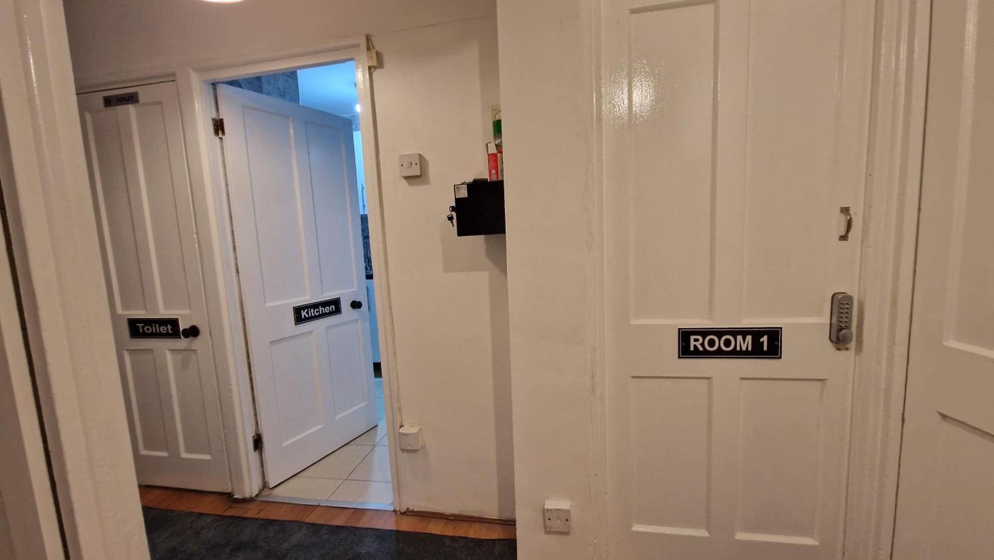 The Cosy Newcourt House, 6-sleeper - 15 Minutes From Zone 1 Lägenhet