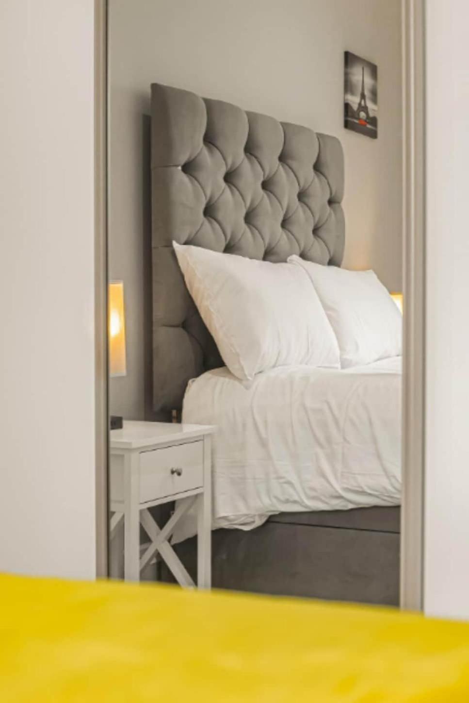Amazing Marina-overlooking 1bed * London