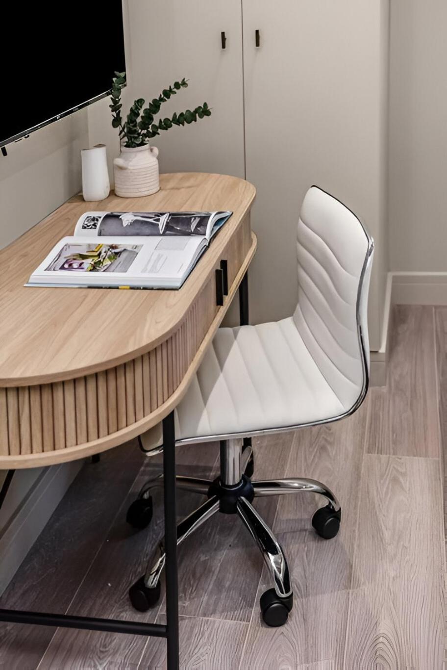 Leilighet Glam Compact With Chic Kitchenette London