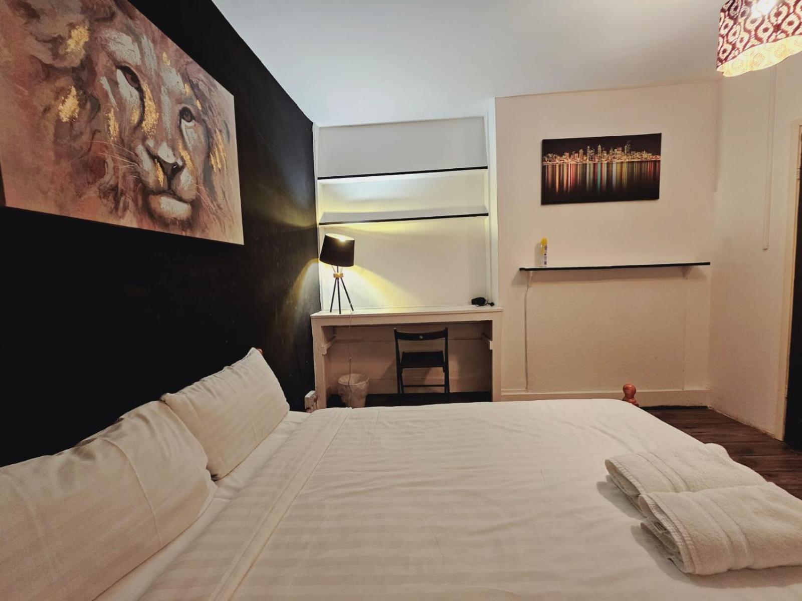 Twenty One Bed & Breakfast London