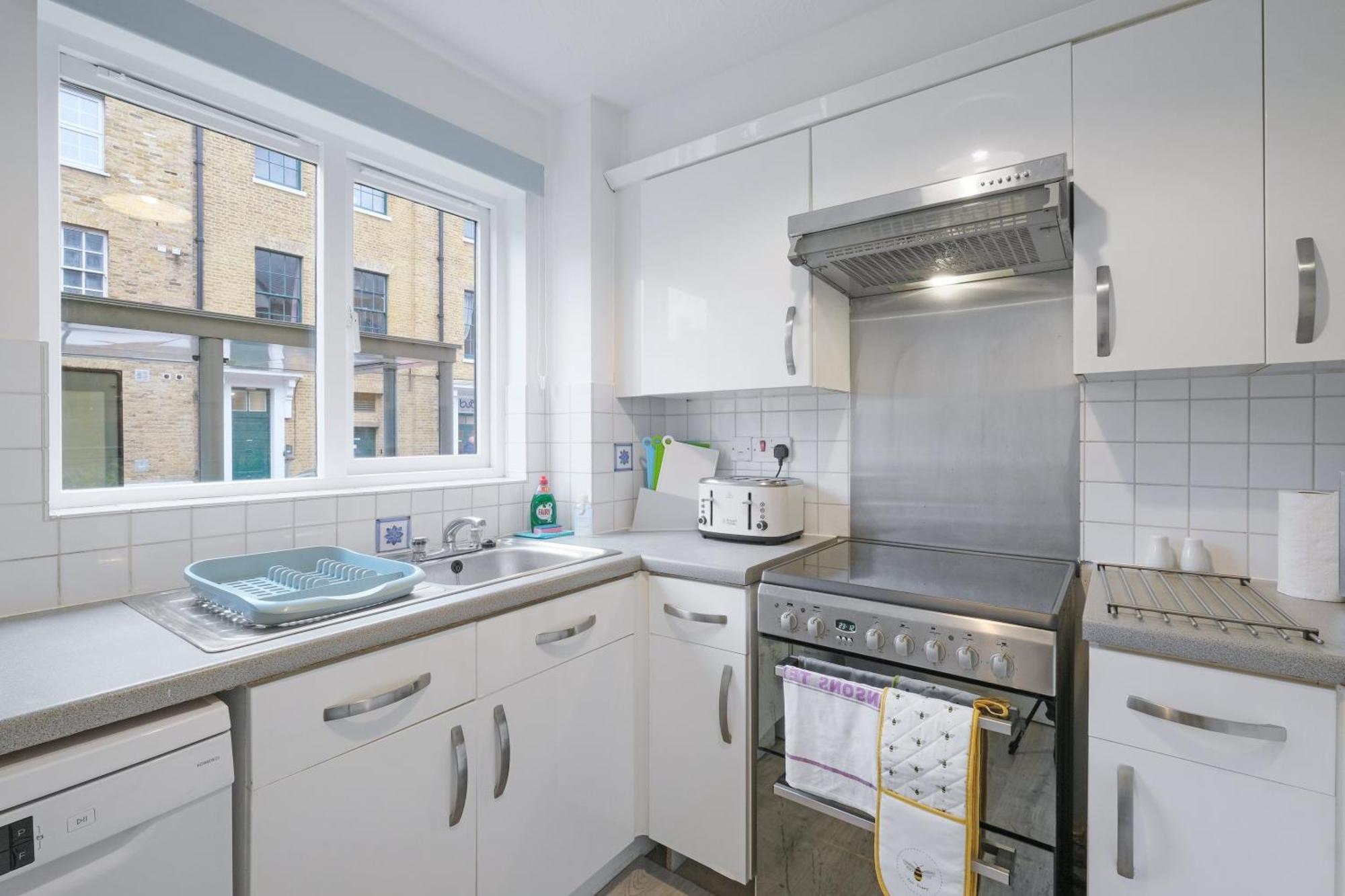 Leilighet Charming 2-bedroom, 1-bathroom In Transom Square London