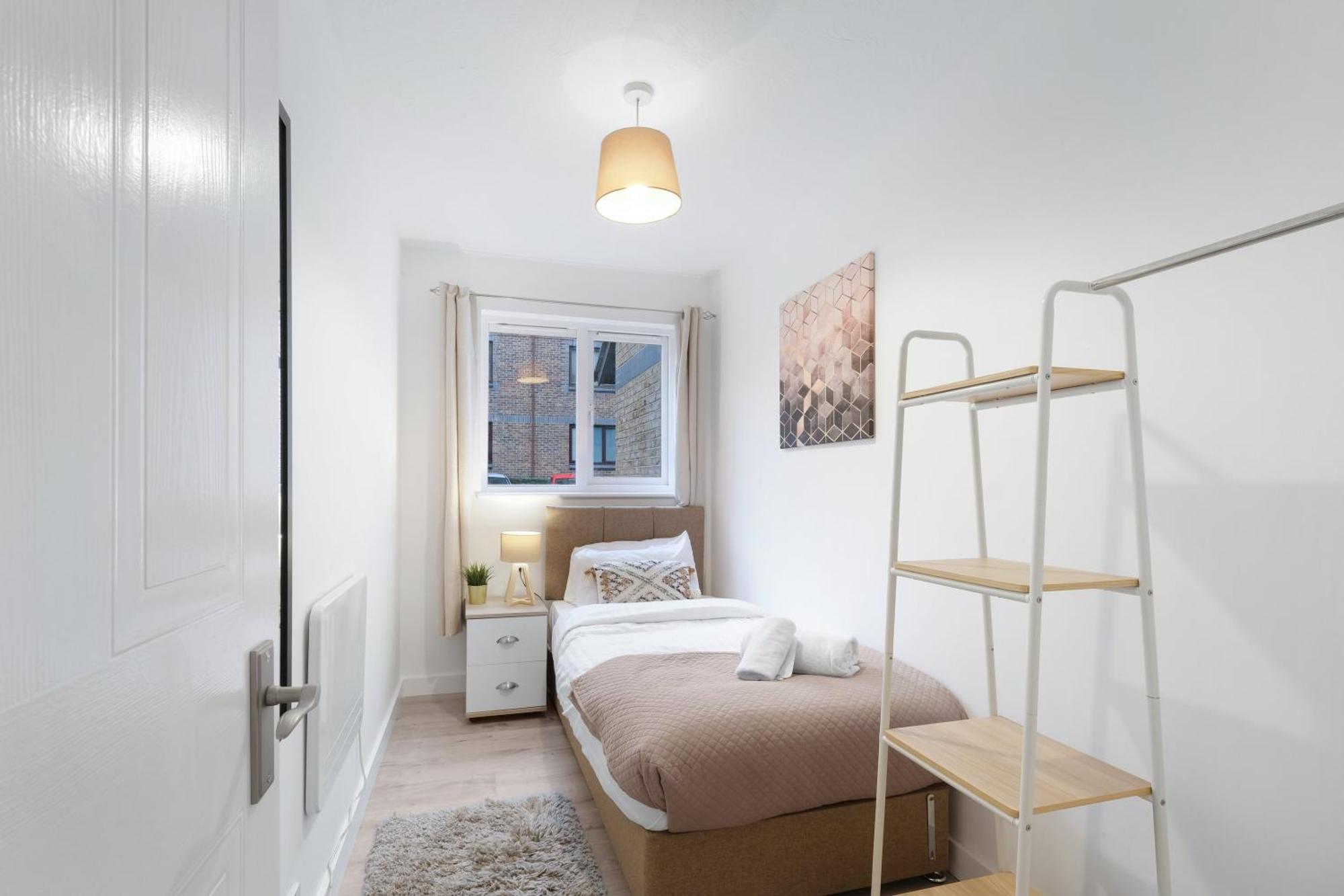 Charming 2-bedroom, 1-bathroom In Transom Square Leilighet