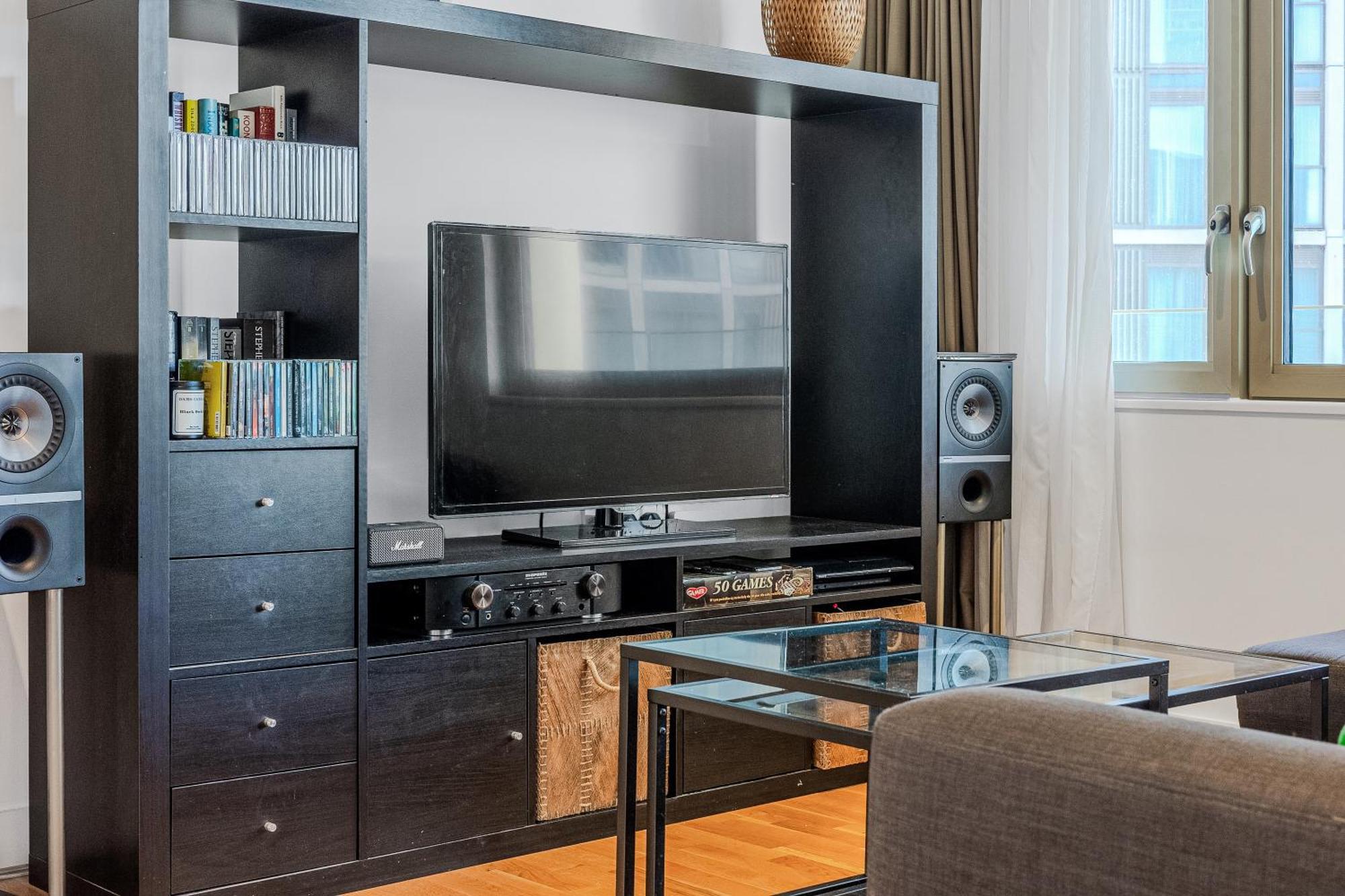 New Listing! 2br With Balcony In Stratford, 3min Dlr * Londra