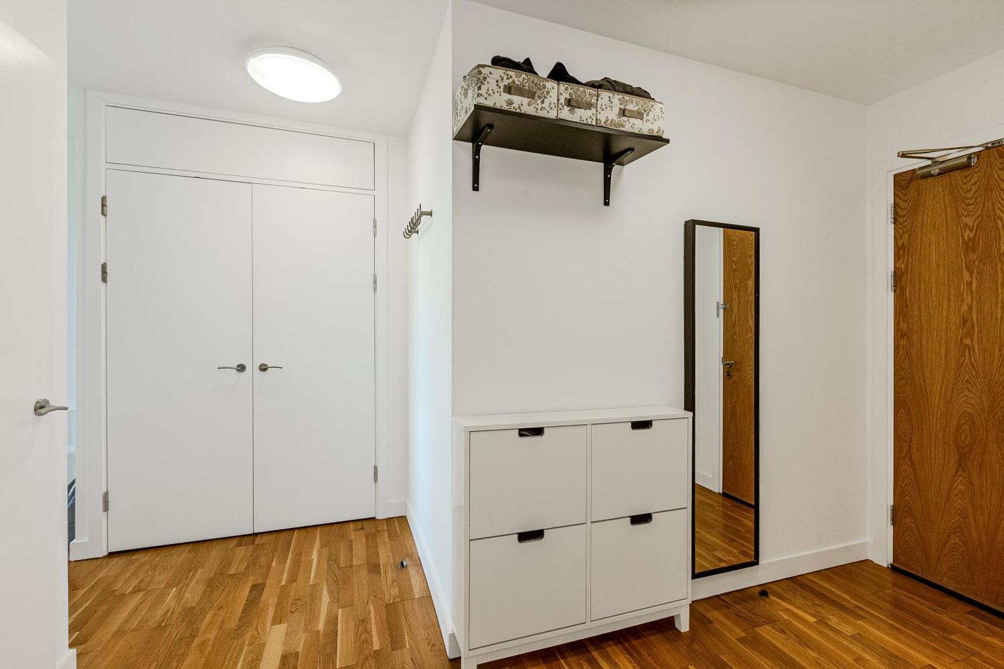 New Listing! 2br With Balcony In Stratford, 3min Dlr Appartamento