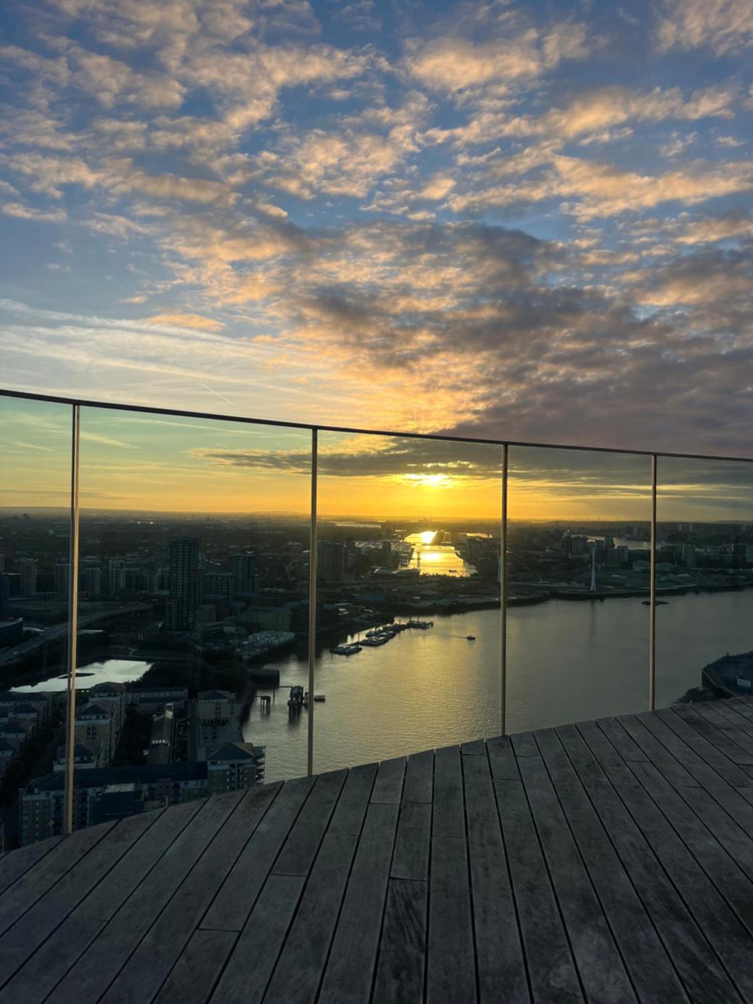 Apartment Luxury Modern 2 Bed Flat With Balcony And View - Canary Wharf Center London