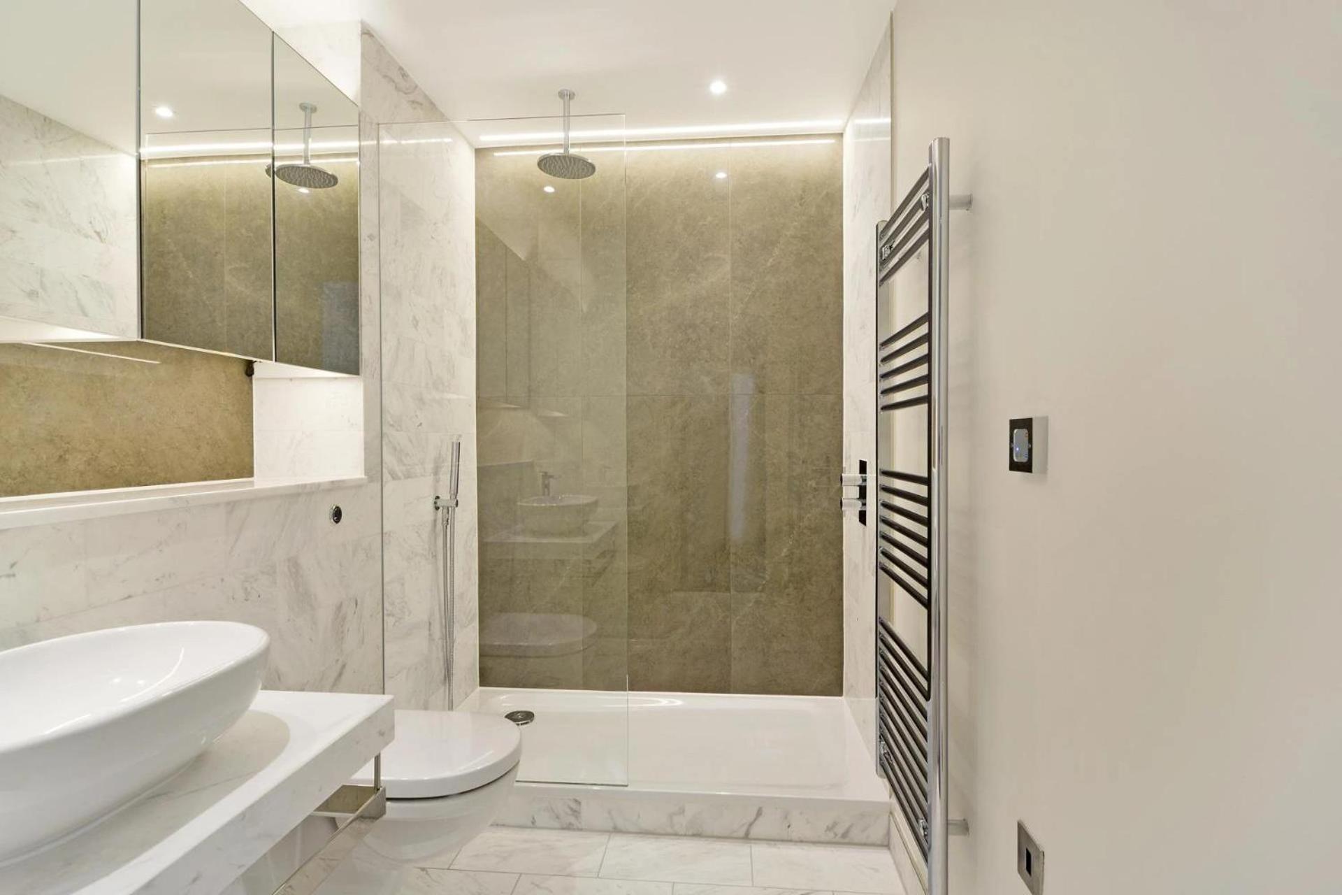 Luxury Modern 2 Bed Flat With Balcony And View - Canary Wharf Center London