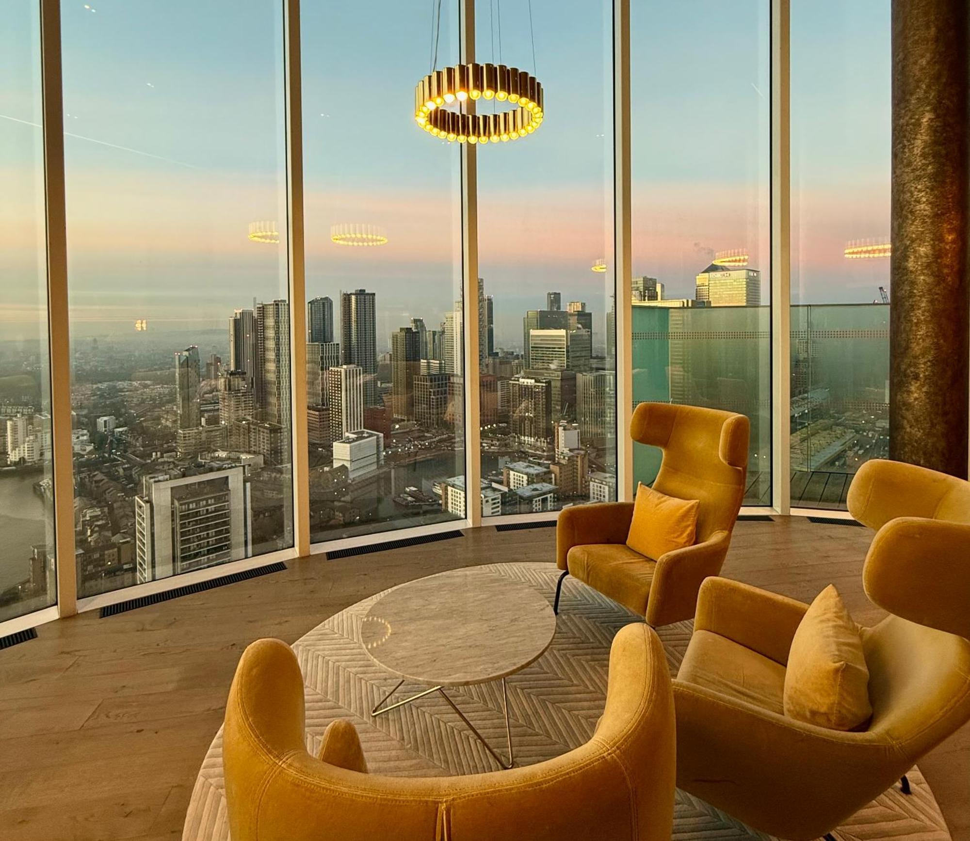 Luxury Modern 2 Bed Flat With Balcony And View - Canary Wharf Center London