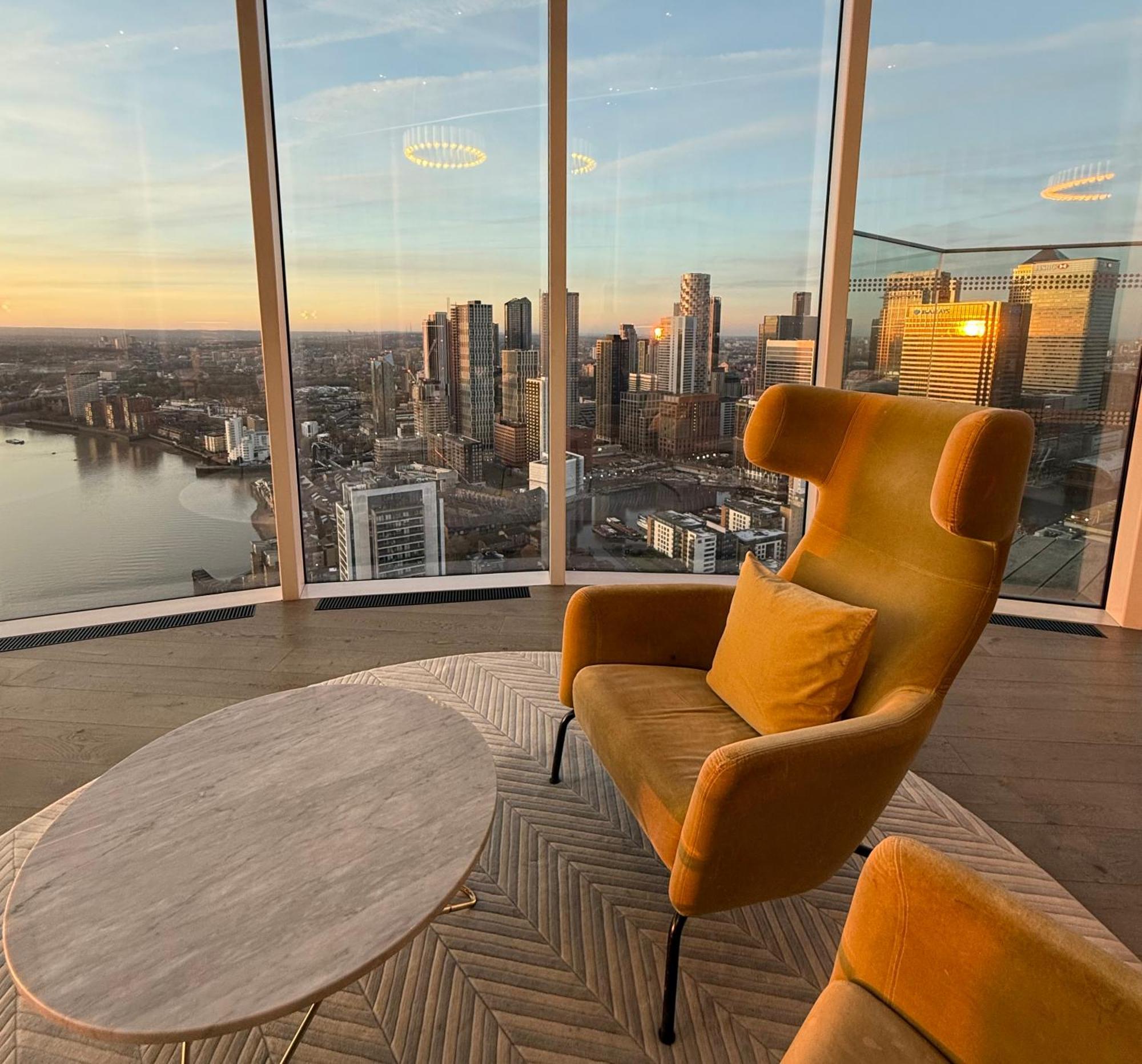 Luxury Modern 2 Bed Flat With Balcony And View - Canary Wharf Center Apartment