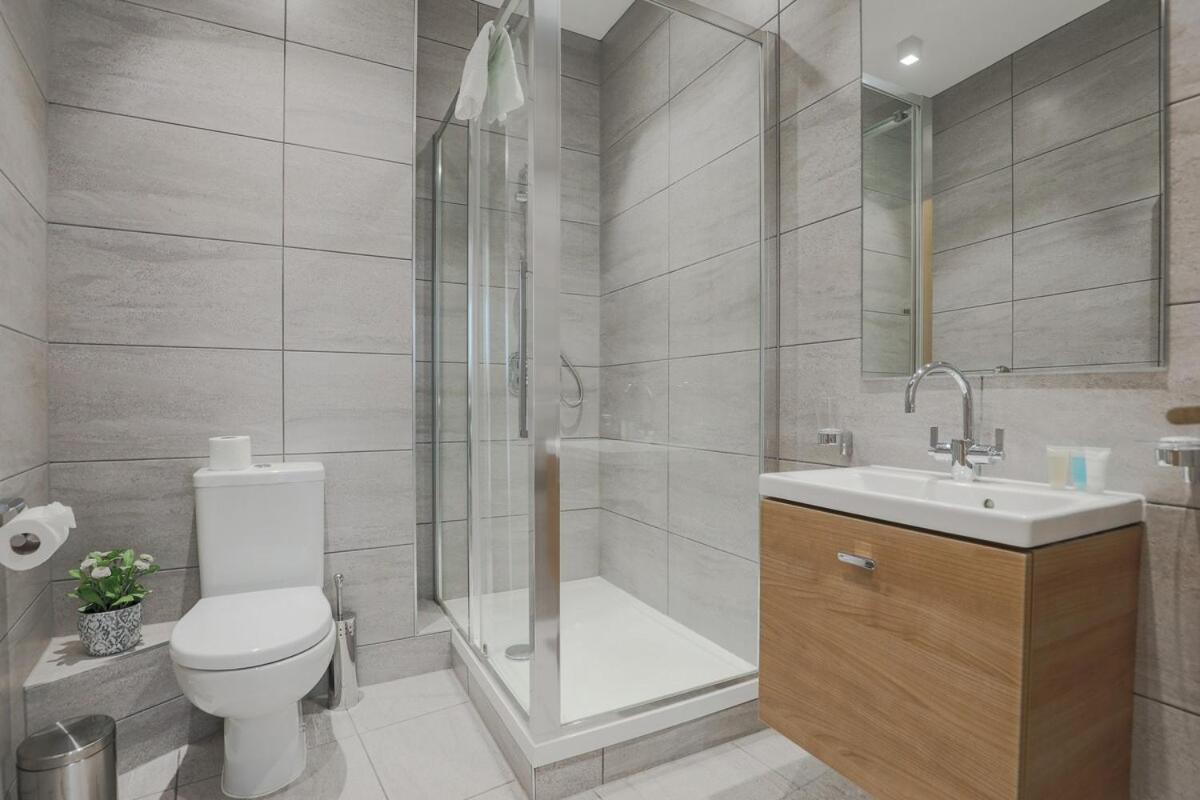 Appartamento 2bed Flat At Bridge With Shard Views & Lift Londra