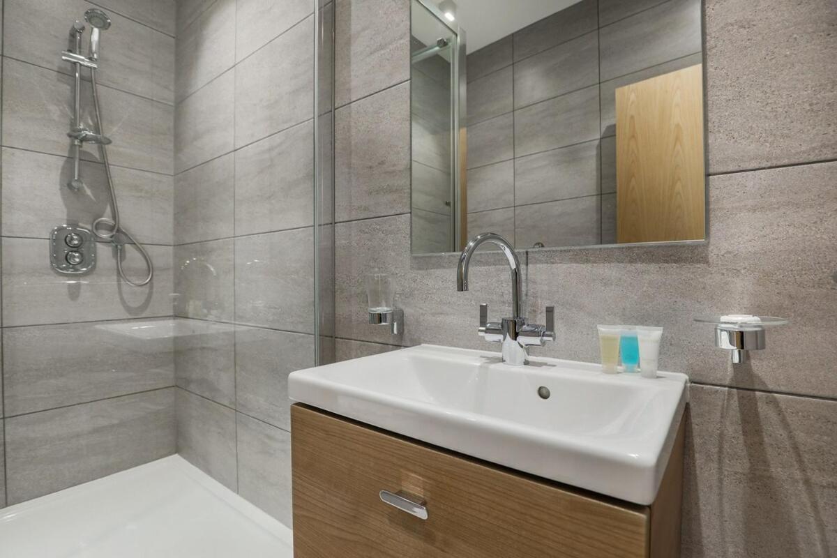 2bed Flat At Bridge With Shard Views & Lift Londra