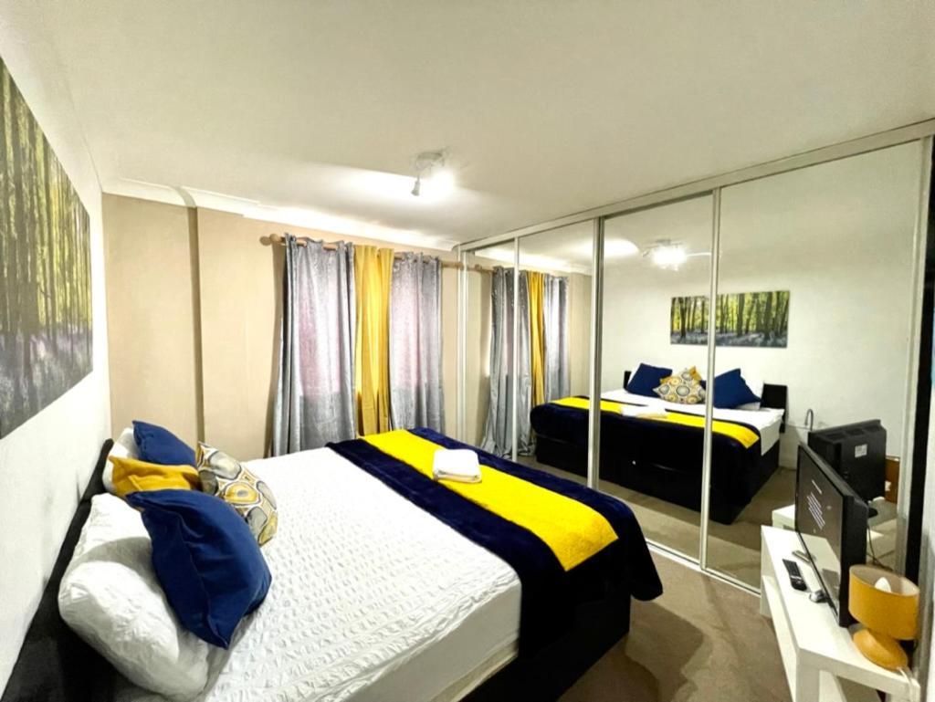 Apartment 2 Bedrooms Modern Apartment, Full Kitchen, 5 Minutes Tube Station
