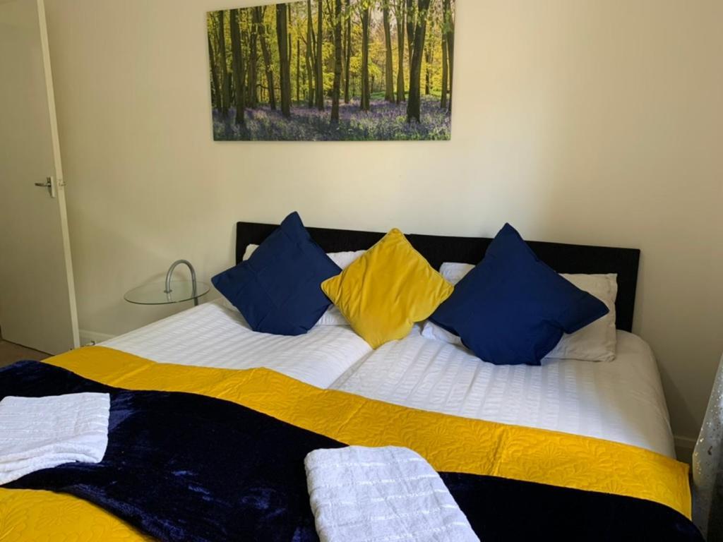Apartment 2 Bedrooms Modern Apartment, Full Kitchen, 5 Minutes Tube Station