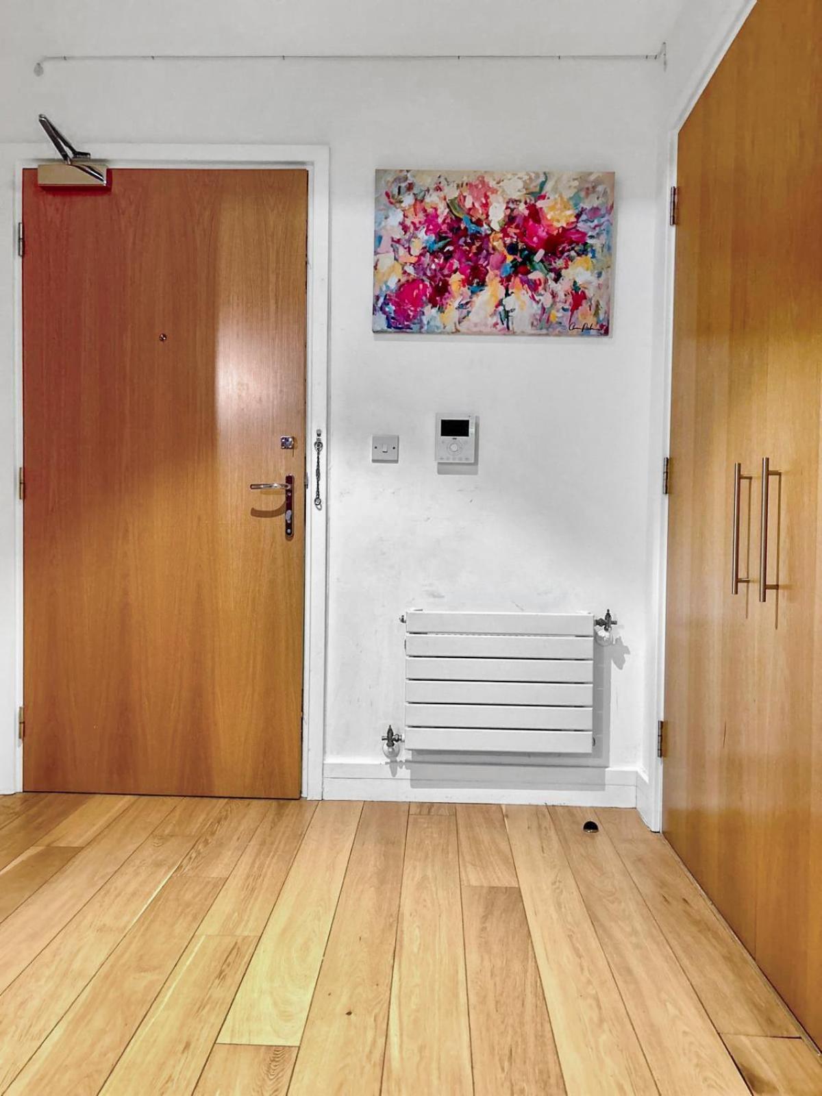 Appartement Station 5 Minutes, Balcony , 10 Minutes To O2 Arena *