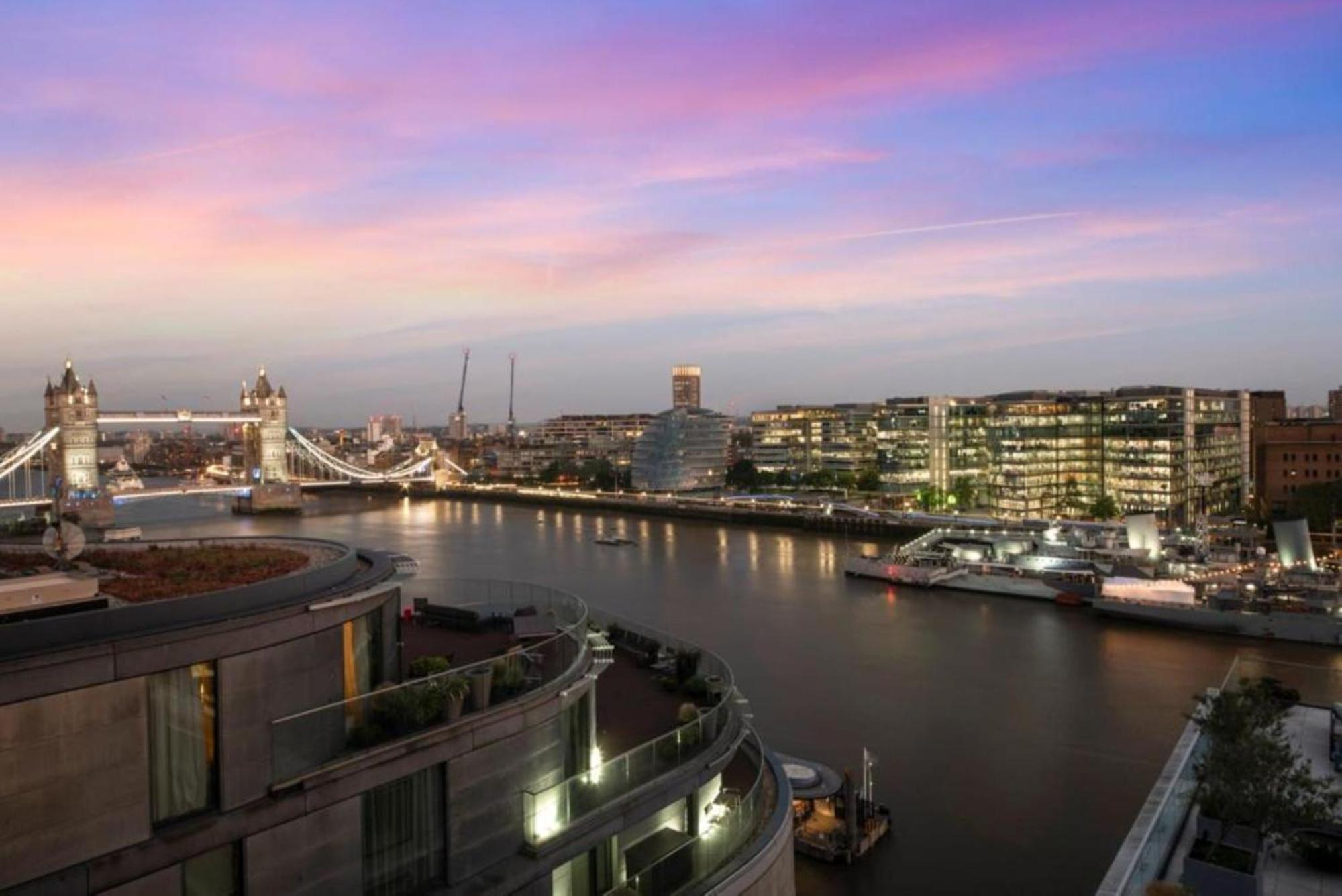 Luxury Riverside Penthouse 2000sqft * London