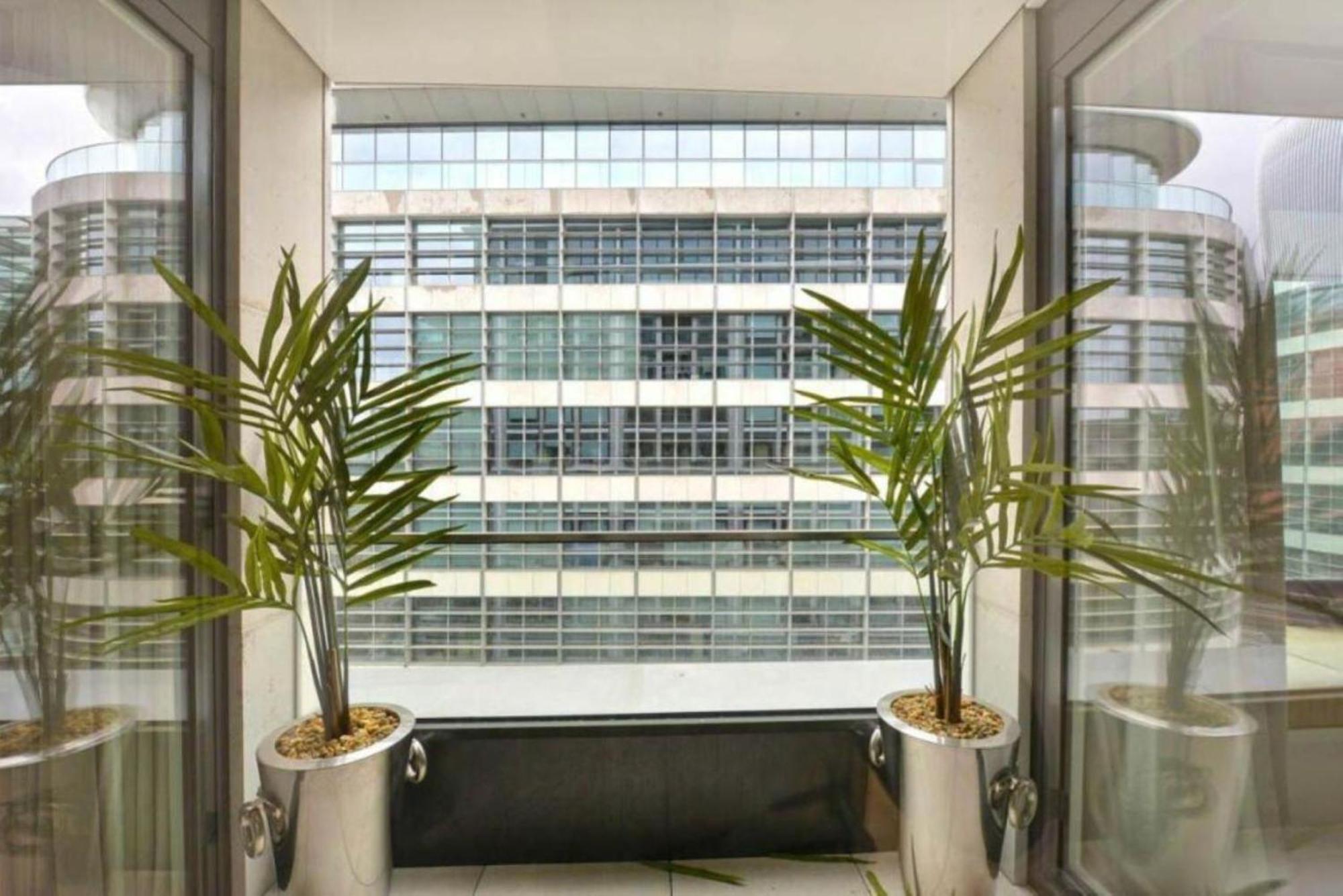 Luxury Riverside Penthouse 2000sqft *