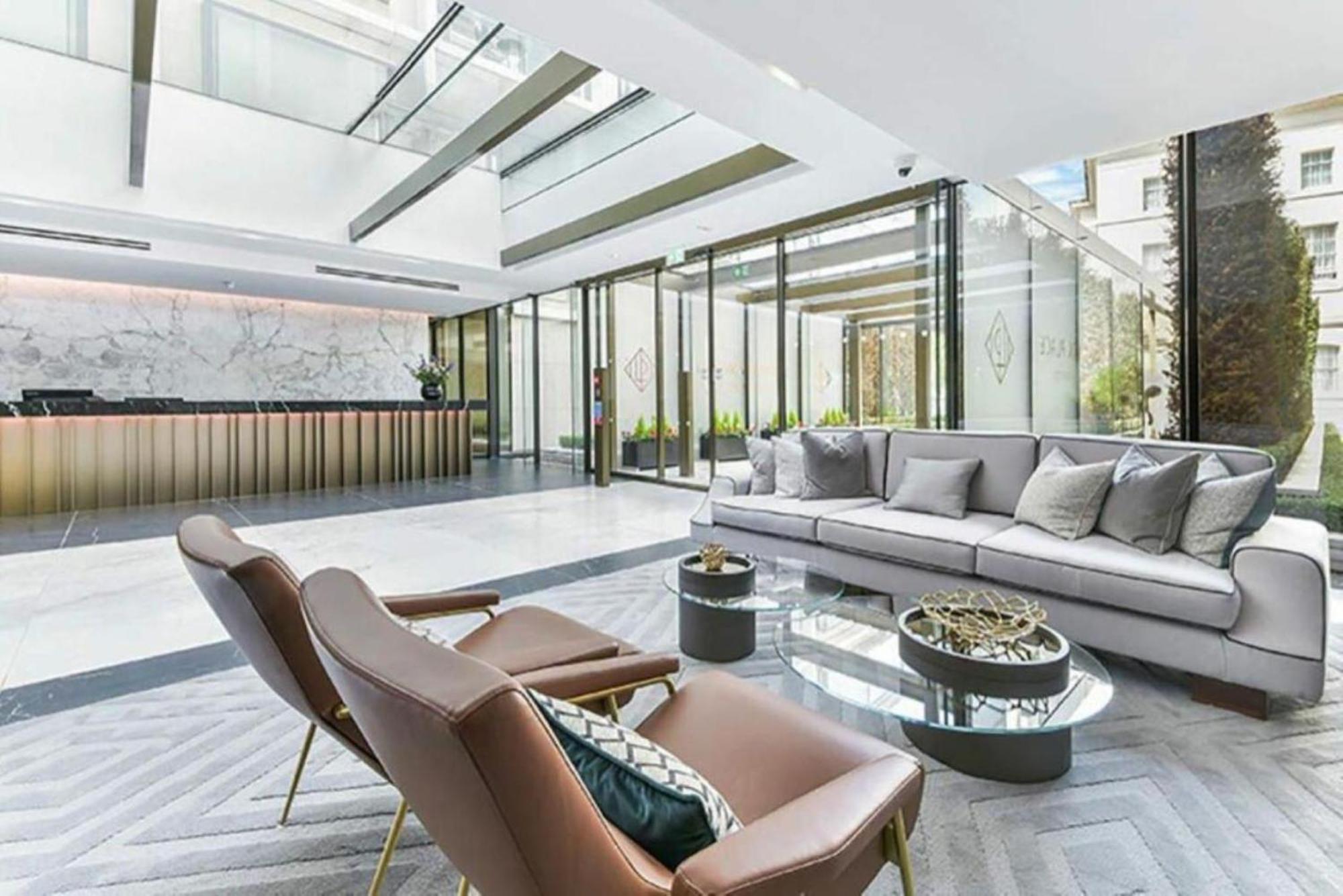 Luxury Riverside Penthouse 2000sqft Apartment London