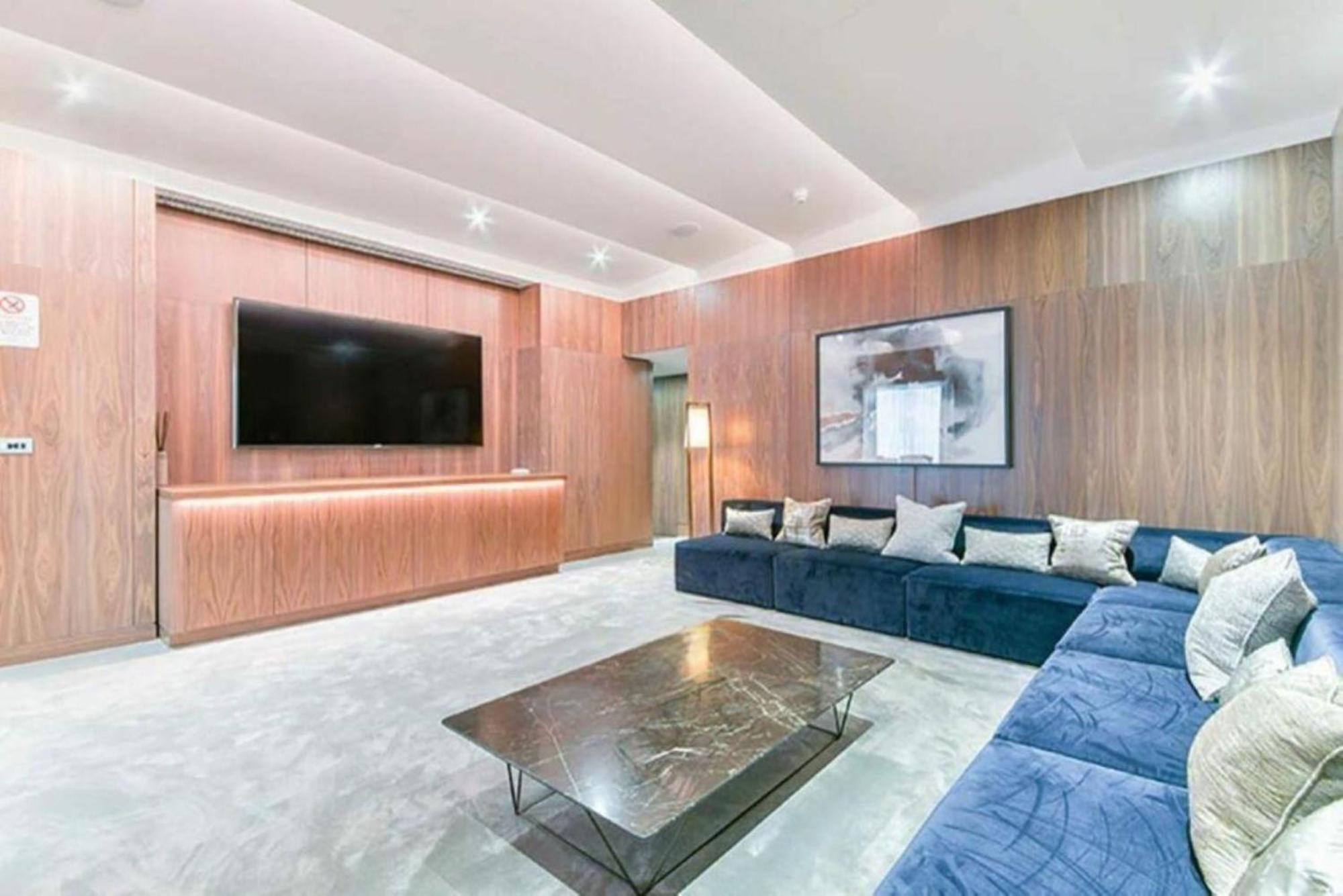Luxury Riverside Penthouse 2000sqft *