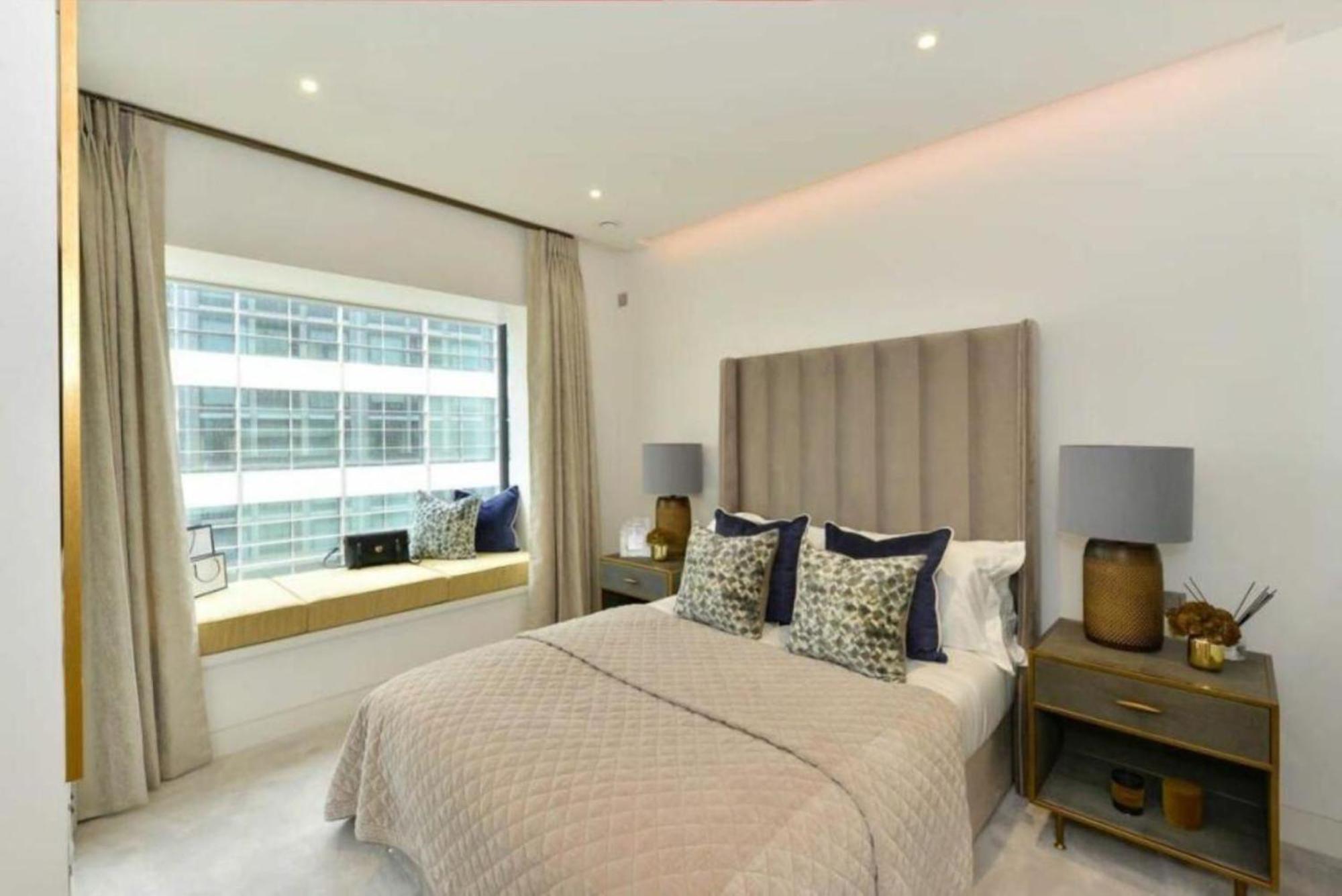 Luxury Riverside Penthouse 2000sqft *