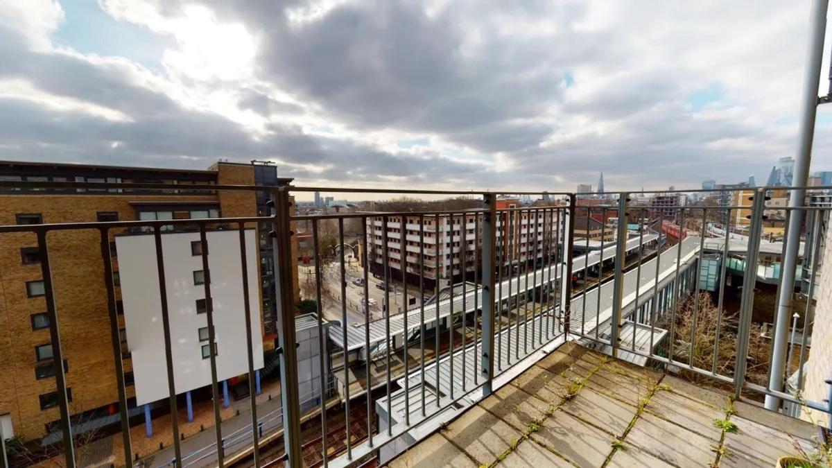 Londwell, & Limehouse Balcony - Views Londen