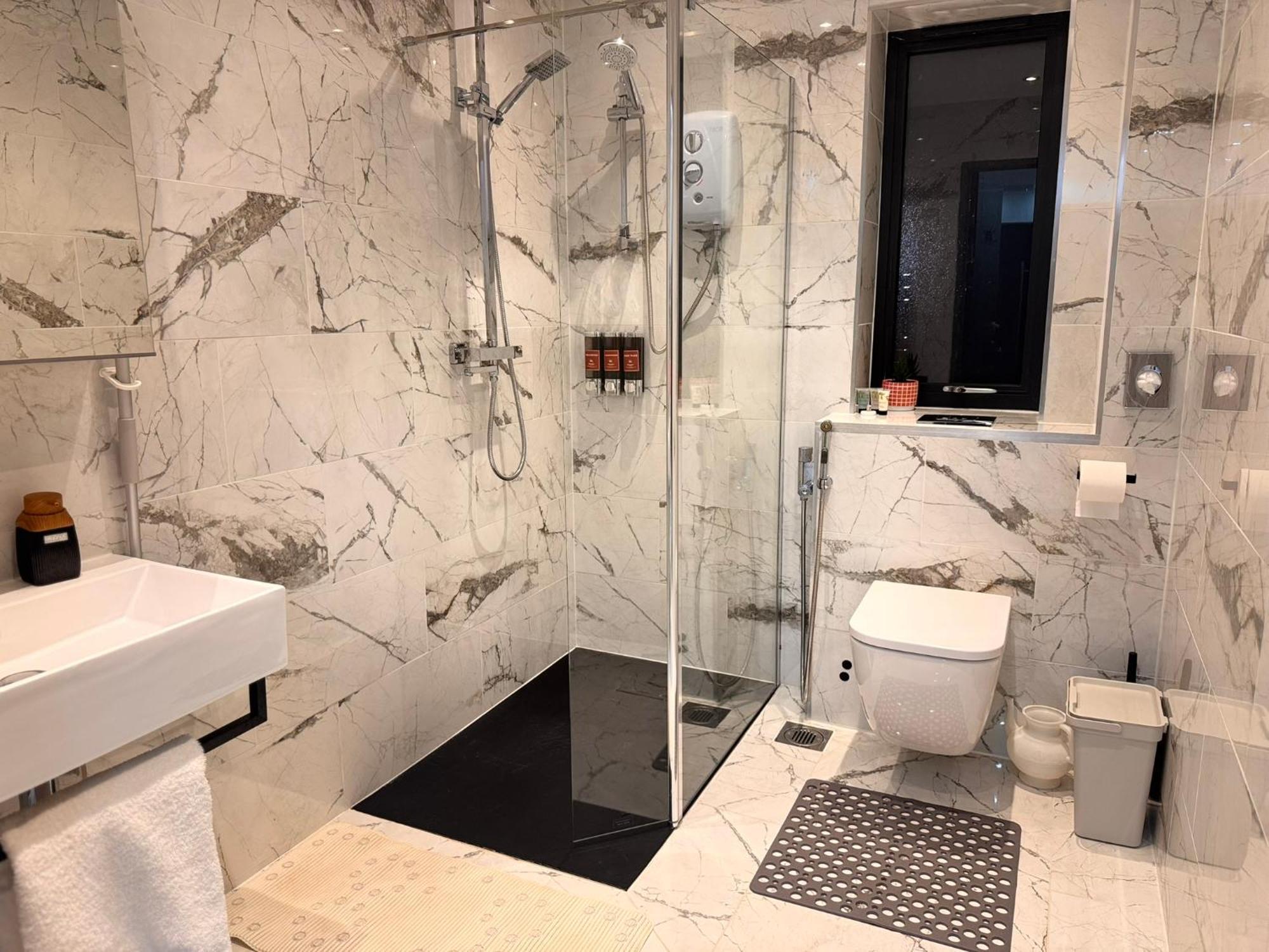 Lejlighed Modern House E15 Stratford - Sleeps 2 - 9, Fast Links To London, Near O2, Greenwich & Olympic Park, Child-friendly Garden, Free Parking London