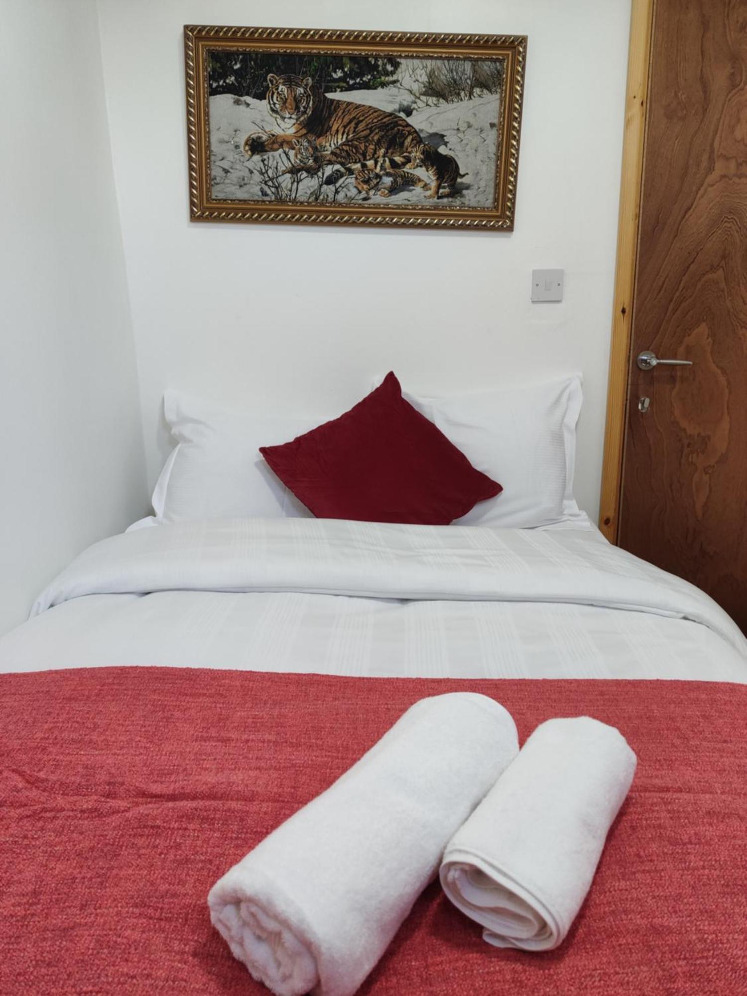 Tower Bridge Roomzzzz London
