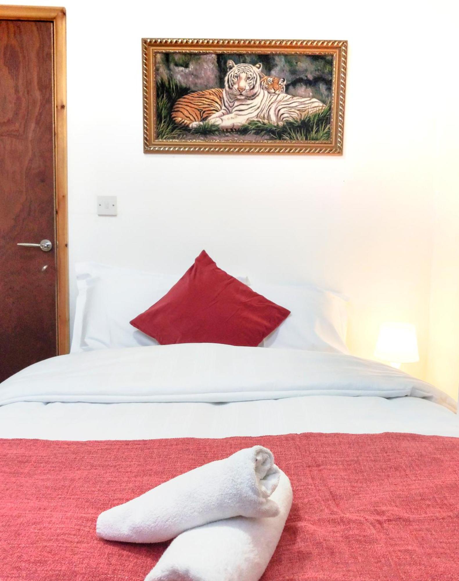 Tower Bridge Roomzzzz London