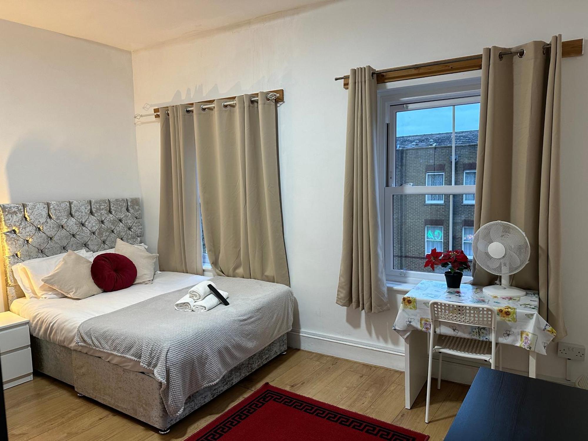 Tower Bridge Roomzzzz Bed & Breakfast London