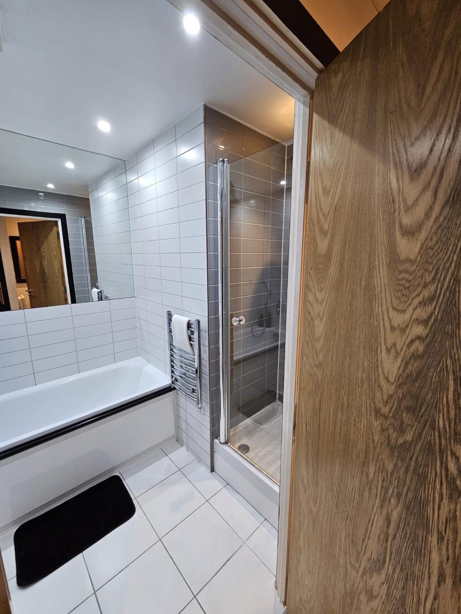 Lavish - Secure With Parking Appartement