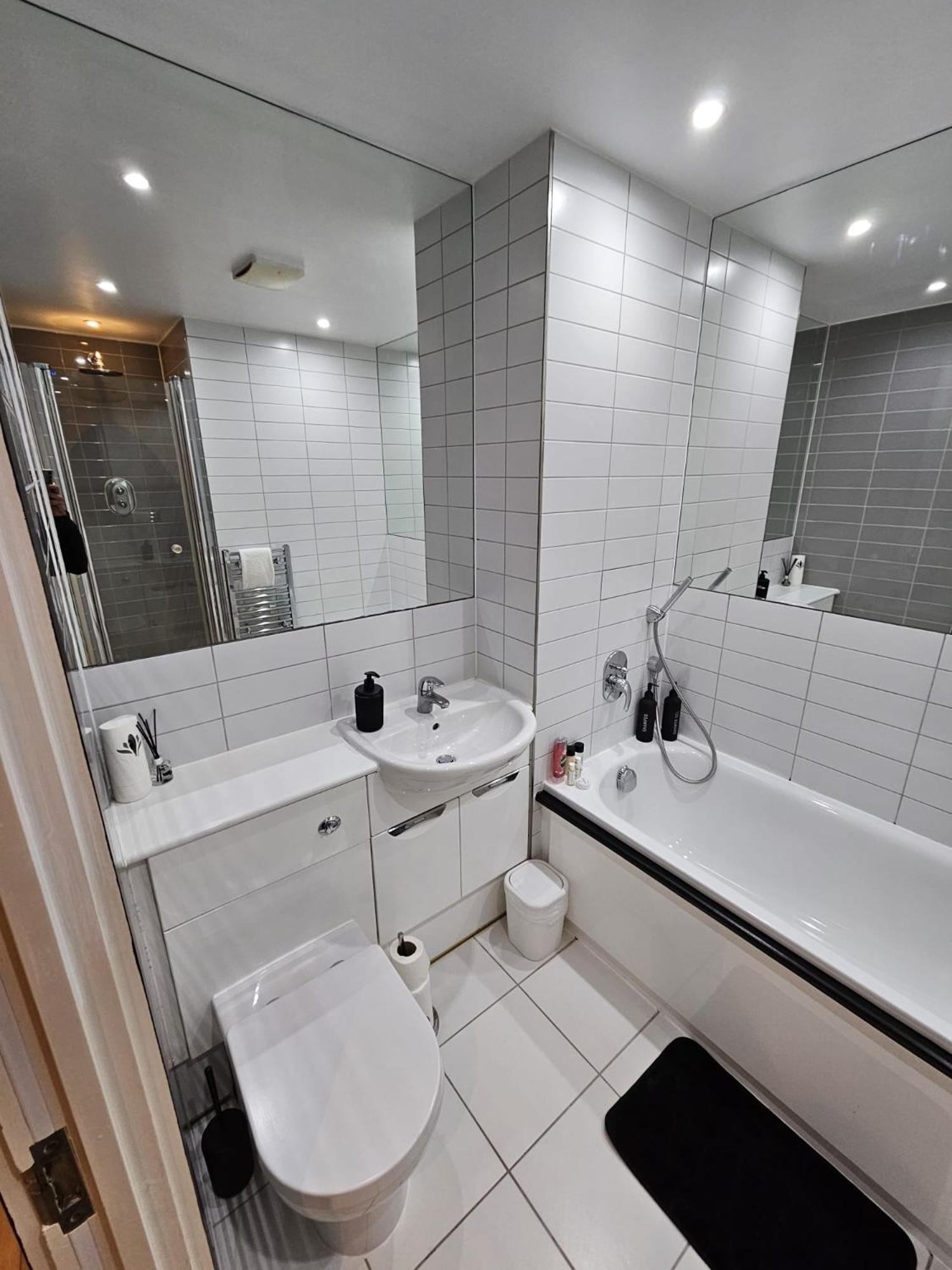 Lavish - Secure With Parking Appartement